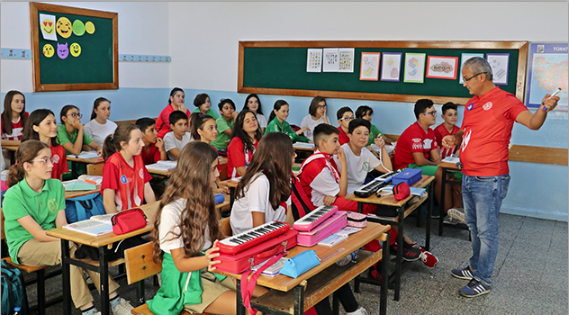 Bu okulda üniforma Antalyaspor forması