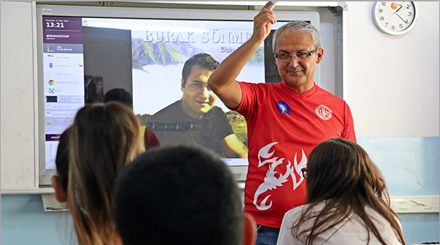 Bu okulda üniforma Antalyaspor forması