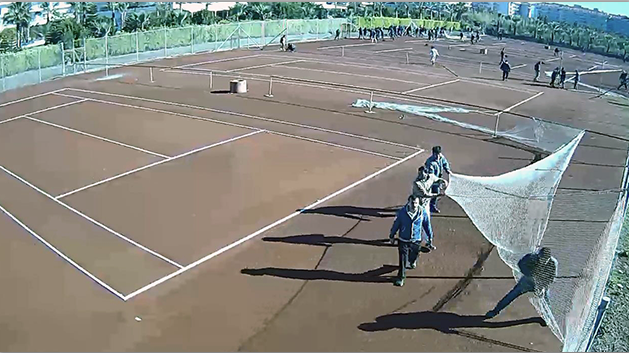 Mahalleli, 5 yıldızlı otelin tesislerini yıktı