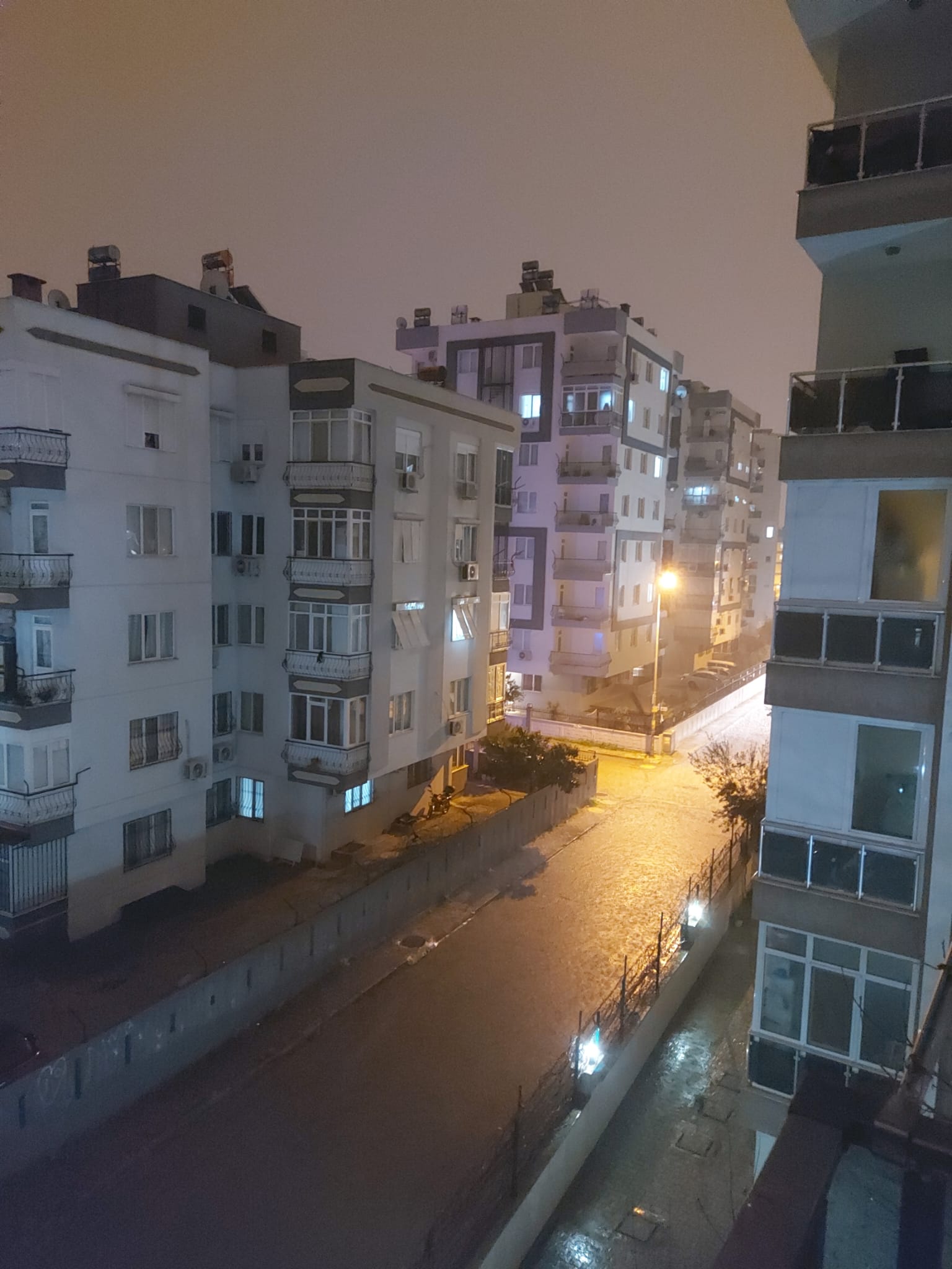 Antalya beyaza büründü