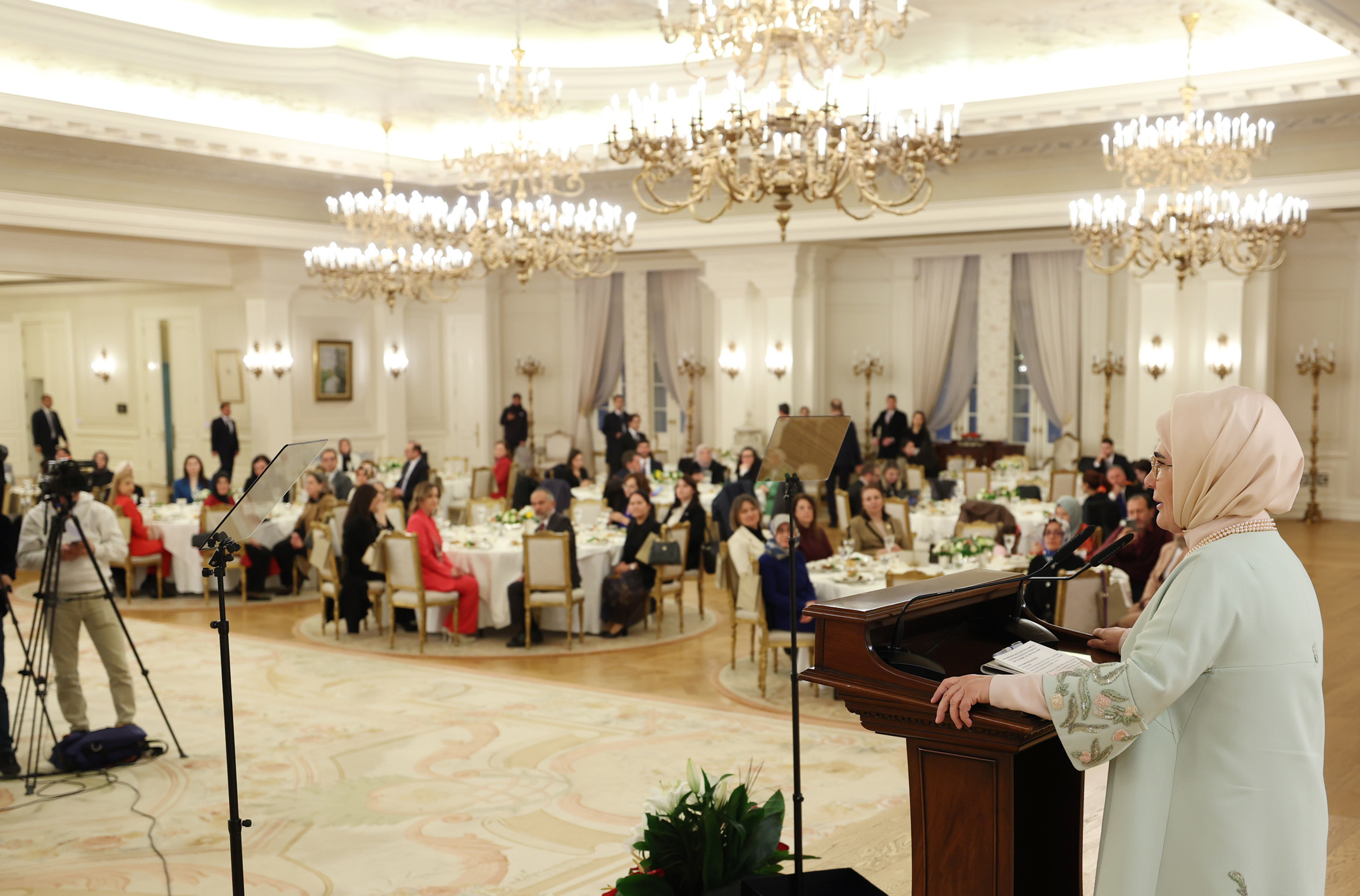 Emine Erdoğan: Koruyucu aile sayısını 8 bin 307'ye çıkardık