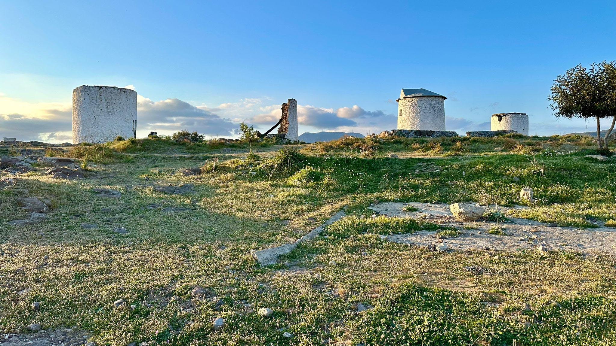 Yel değirmenlerinin görünümü, turizmcileri isyan ettirdi