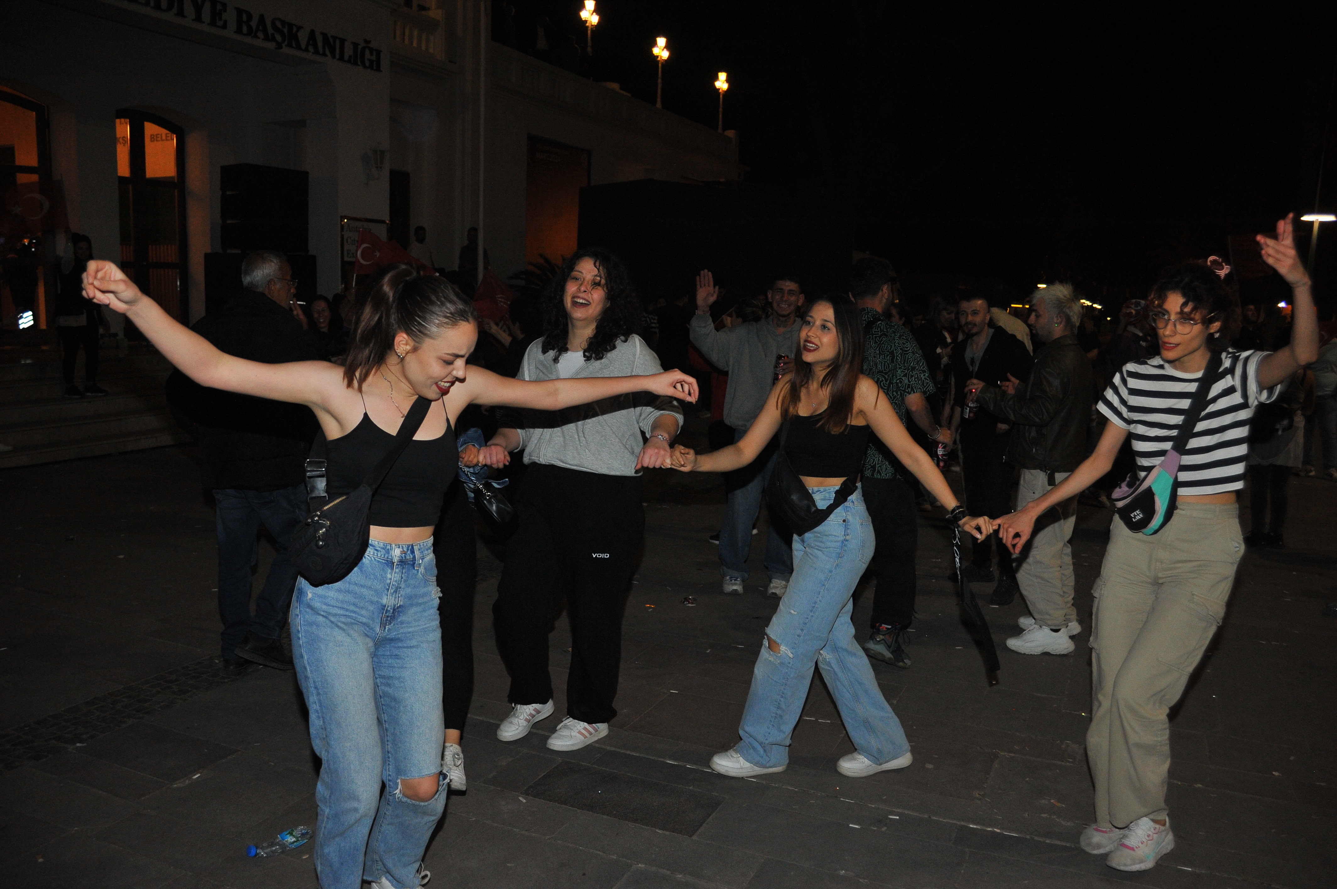 ‘5 yıl daha’ coşku ile kutlandı