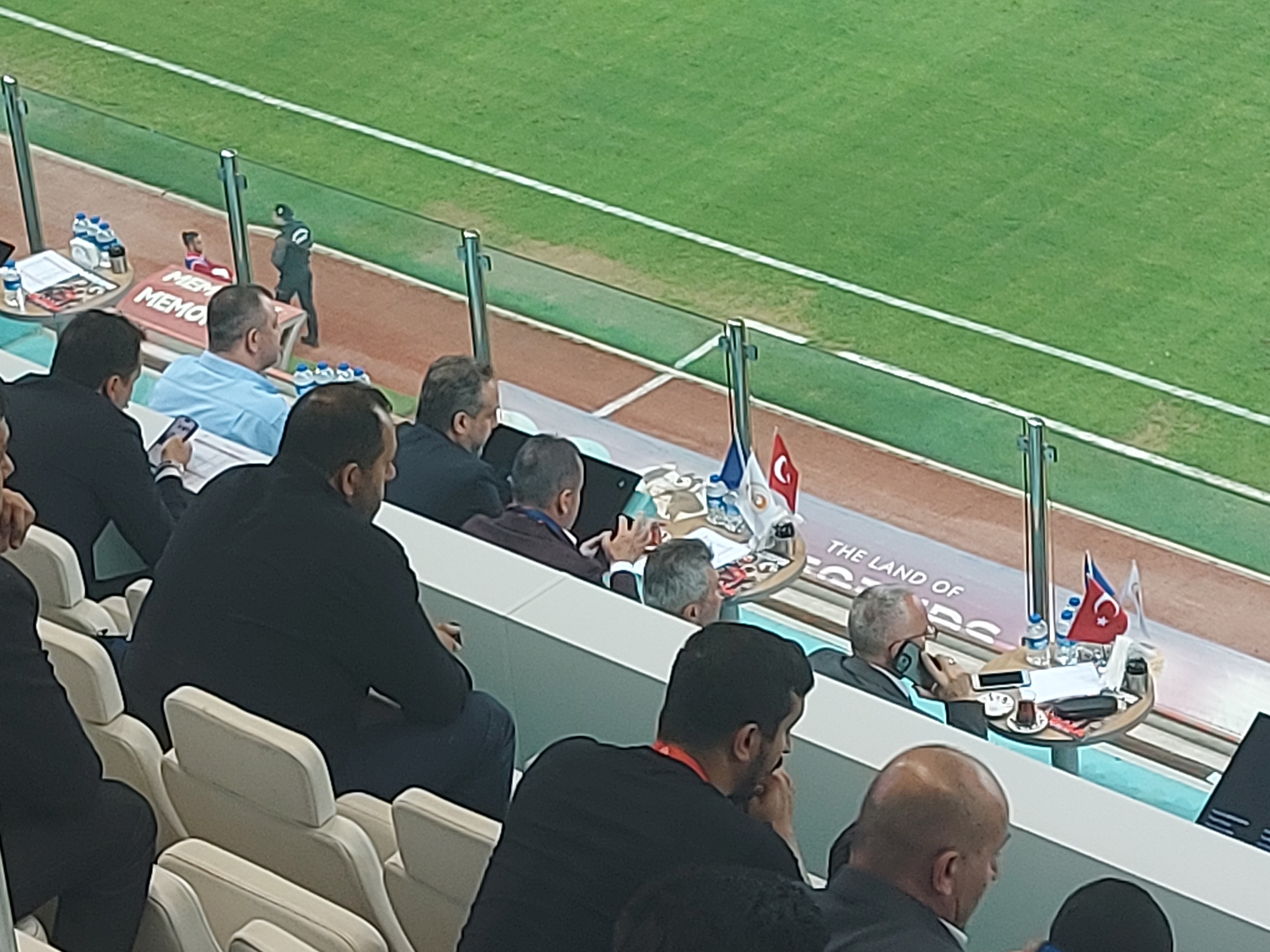 Böcek yoğun mesaisine rağmen Antalyaspor'u yalnız bırakmadı