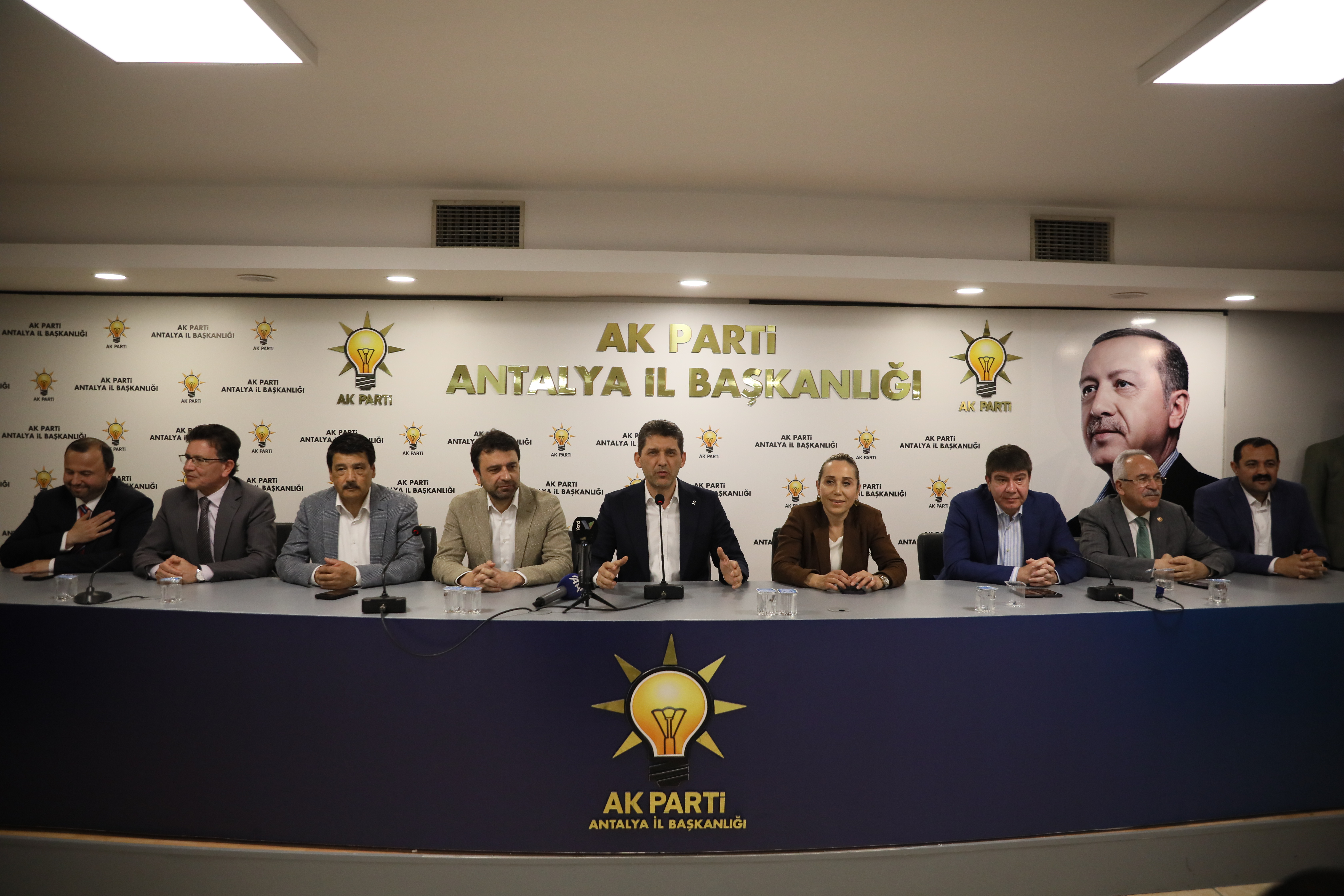 AK Parti'de bayramlaşma töreni