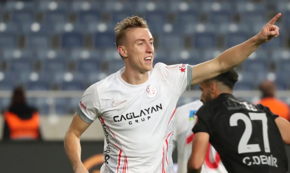 Antalyasporlu Adam Buksa kimdir? Kaç gol attı? Kaç kart gördü?