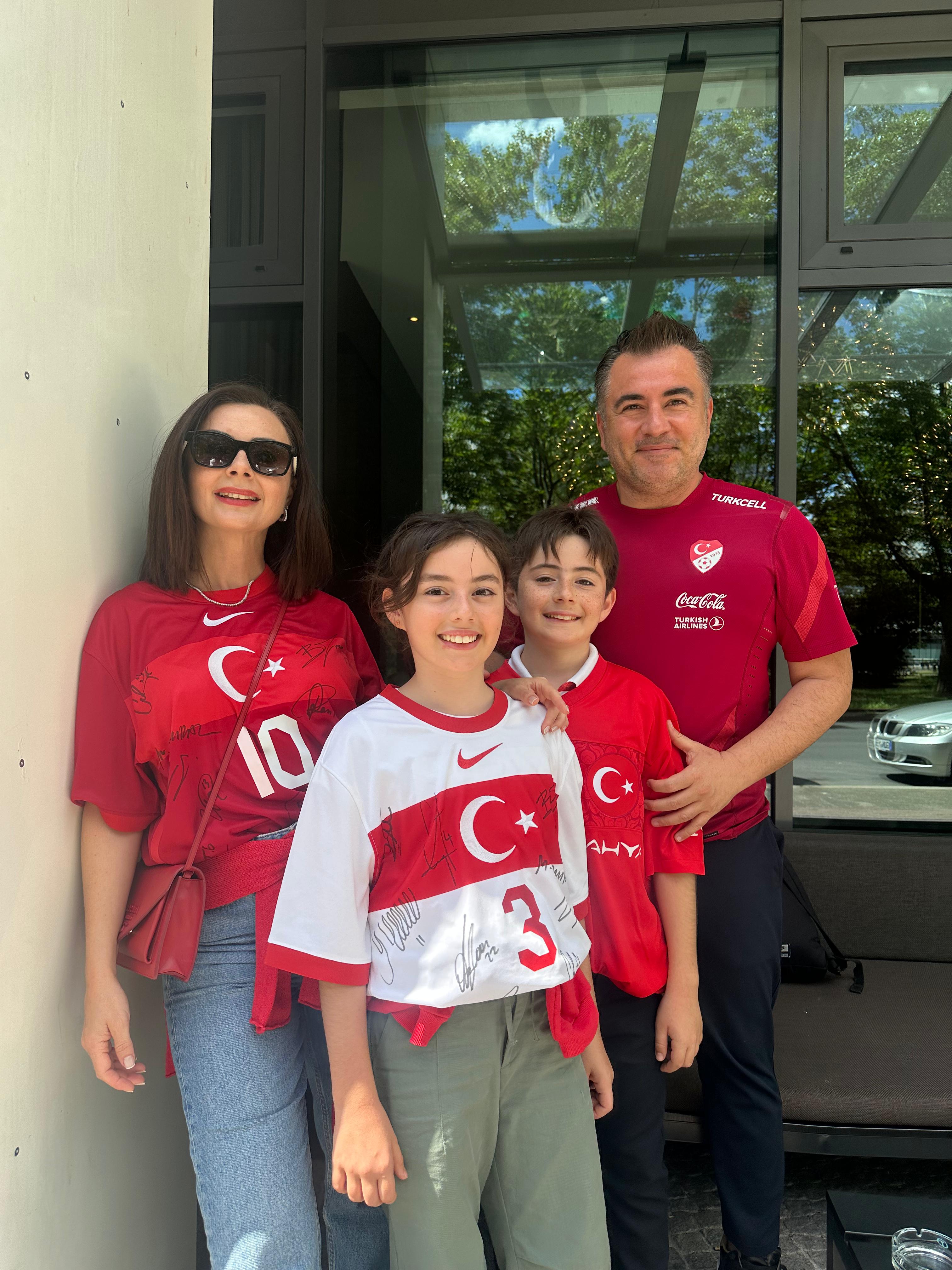 Millilere destek engel tanımıyor