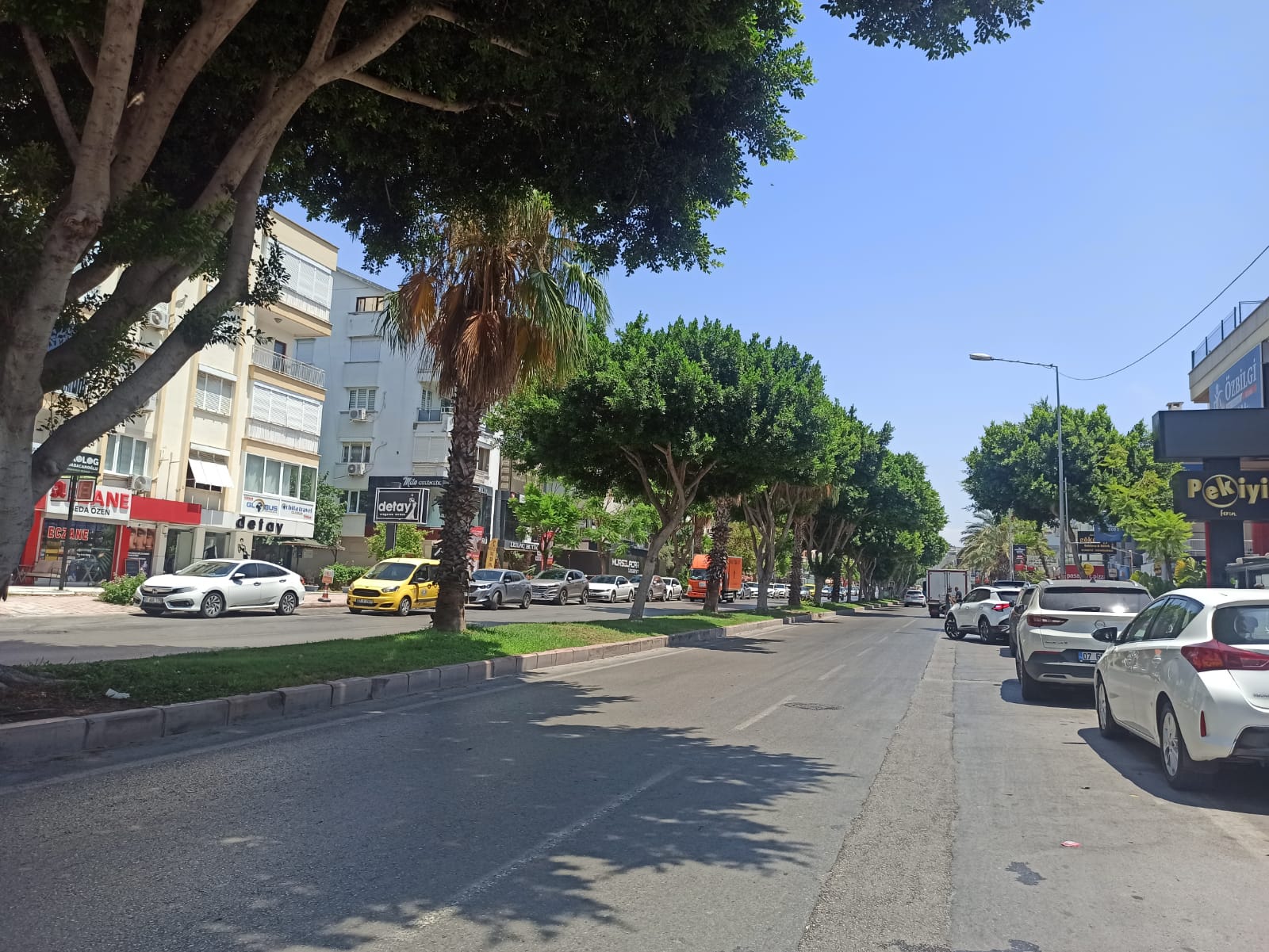 Sıcaklar bastırdı caddeler boş kaldı! Antalya’da yoğun sıcaklık…