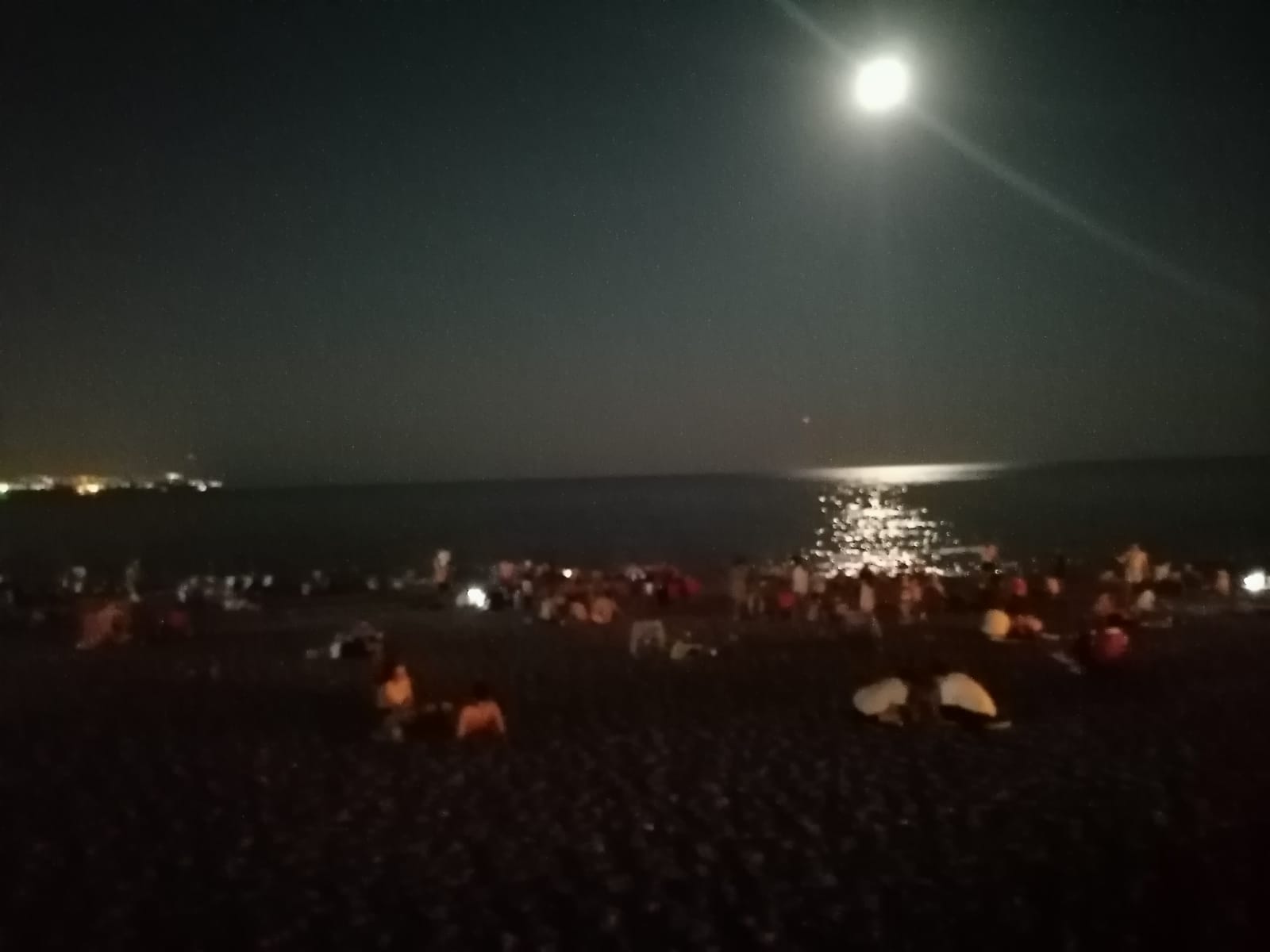 Konyaaltı Sahili’nde Gece Mesaisi