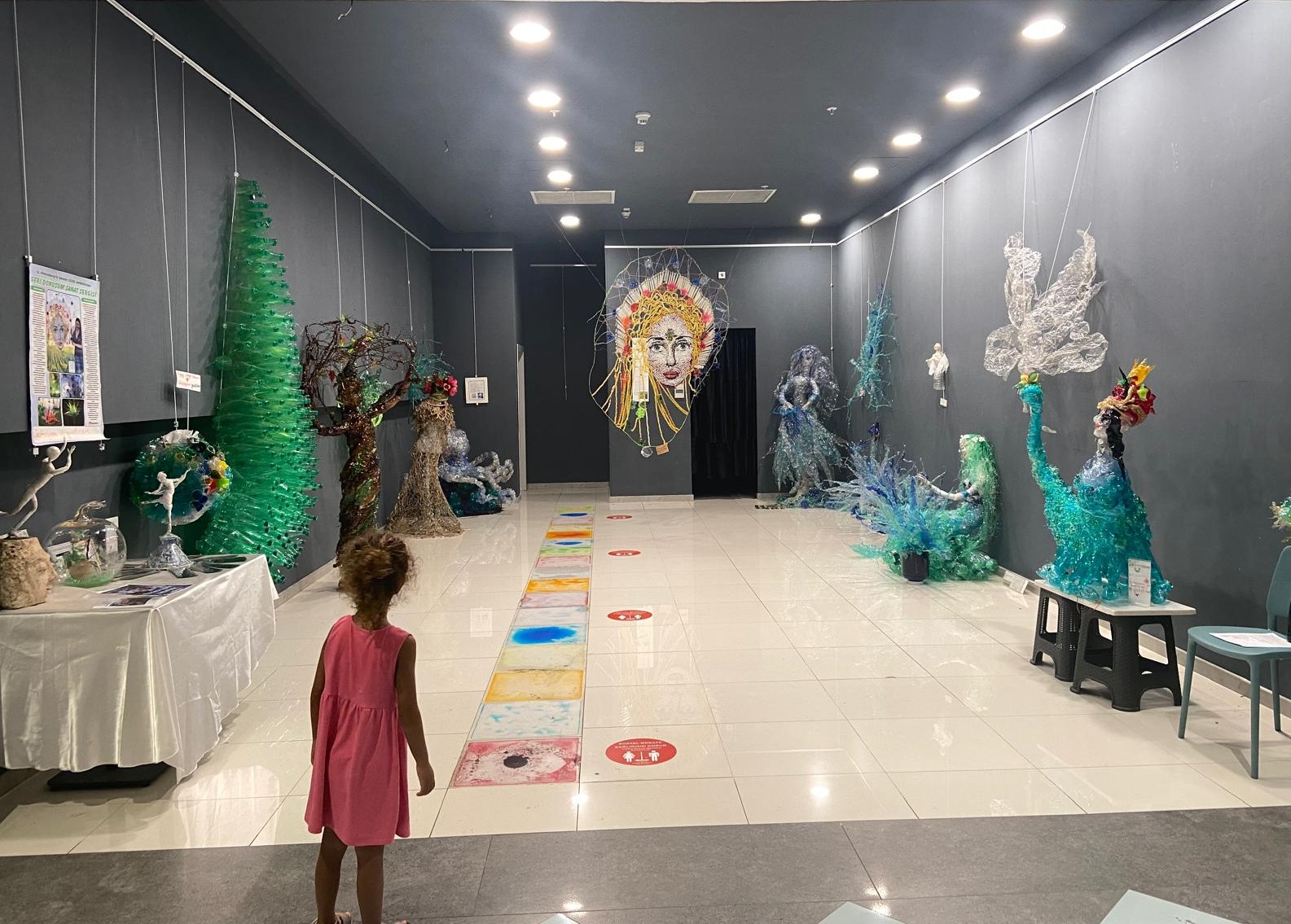 Güzel Amirova Geri Dönüşüm Sanat Sergisi 14 Eylül'e Kadar Antalya Agora AVM'de!