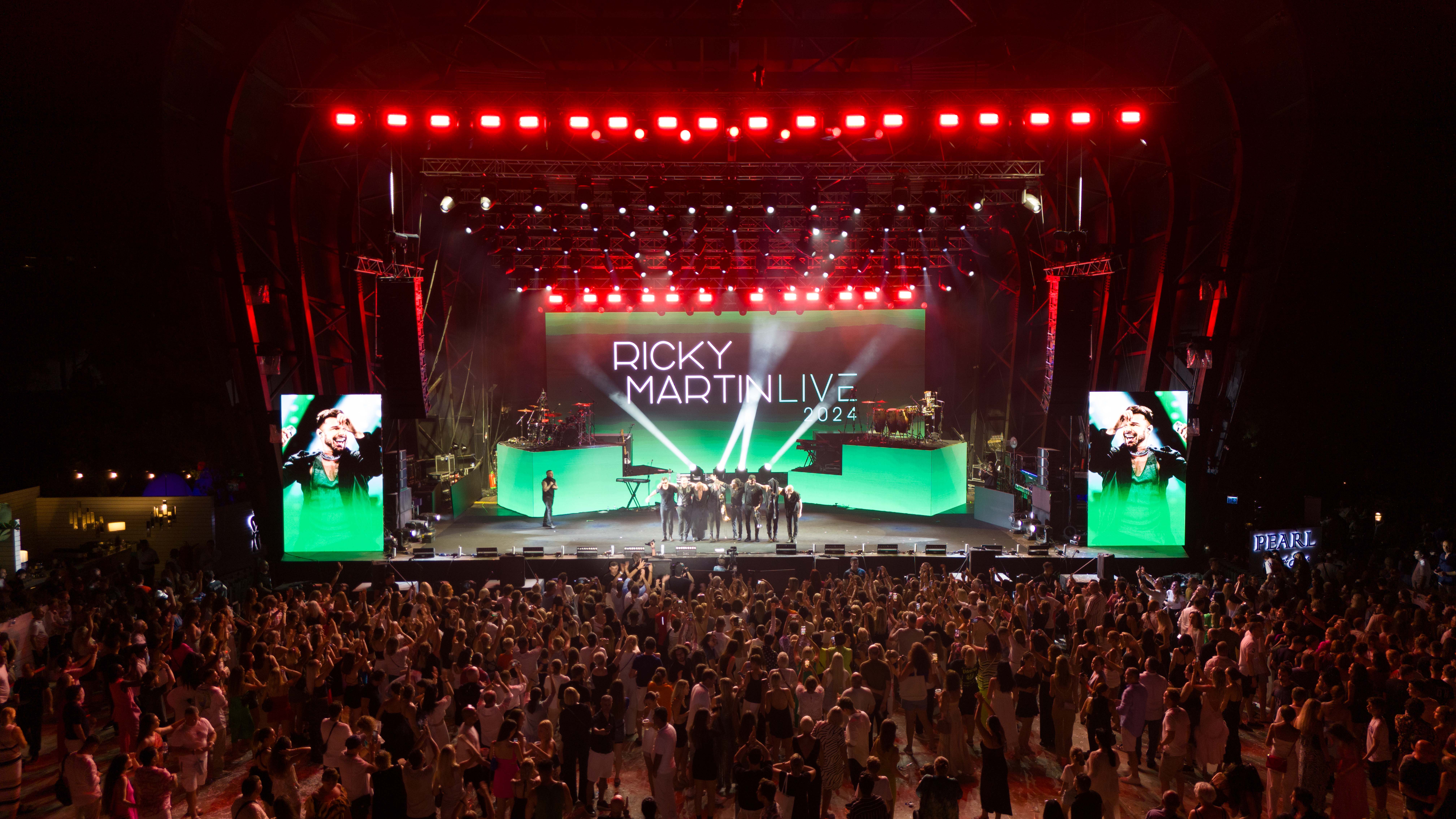 Antalya'da konser veren Ricky Martin: Yeniden Türkiye'de sahne aldığım için çok mutluyum