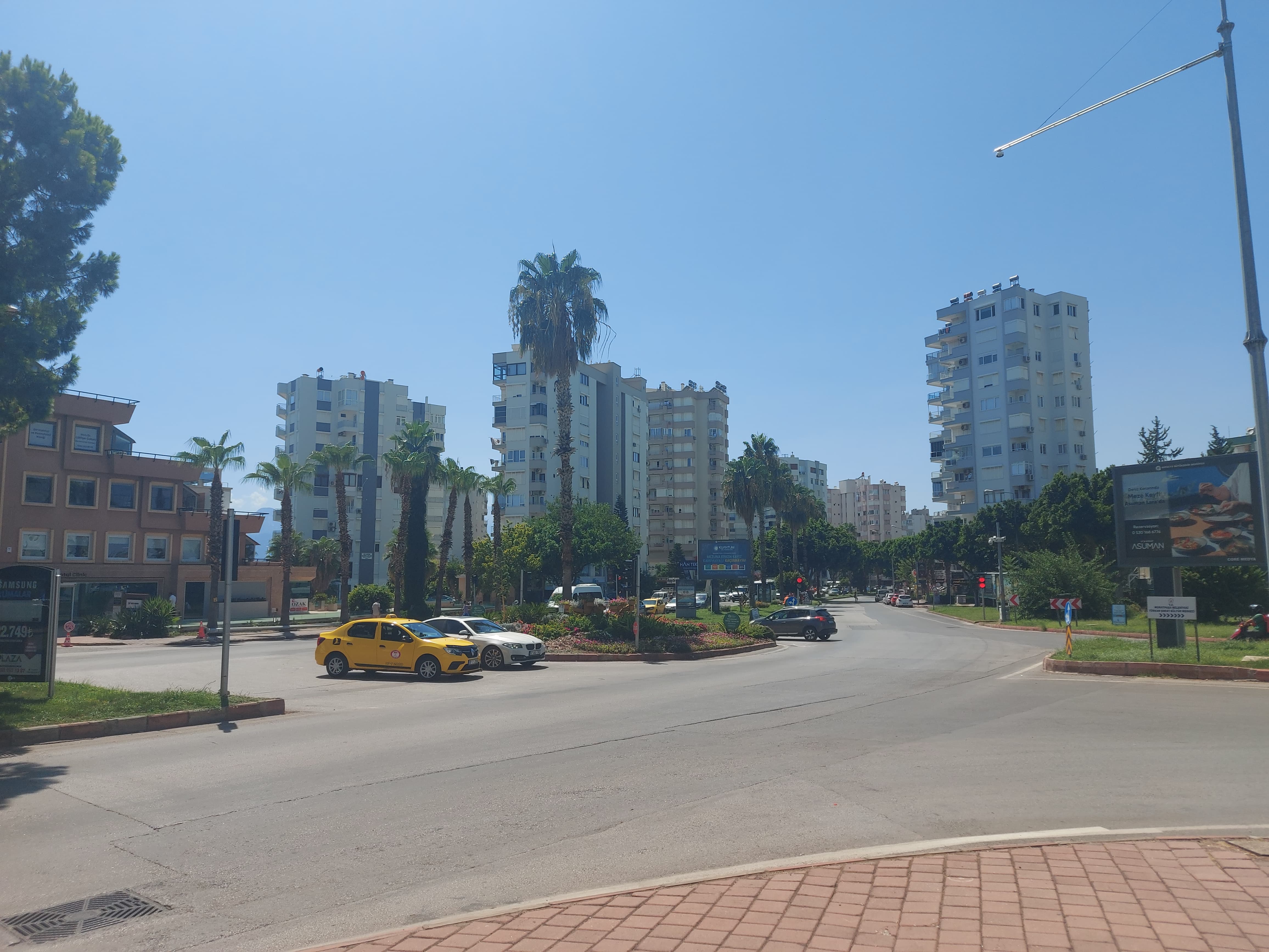 Antalya'da Gündüz Sokaklar Sessiz