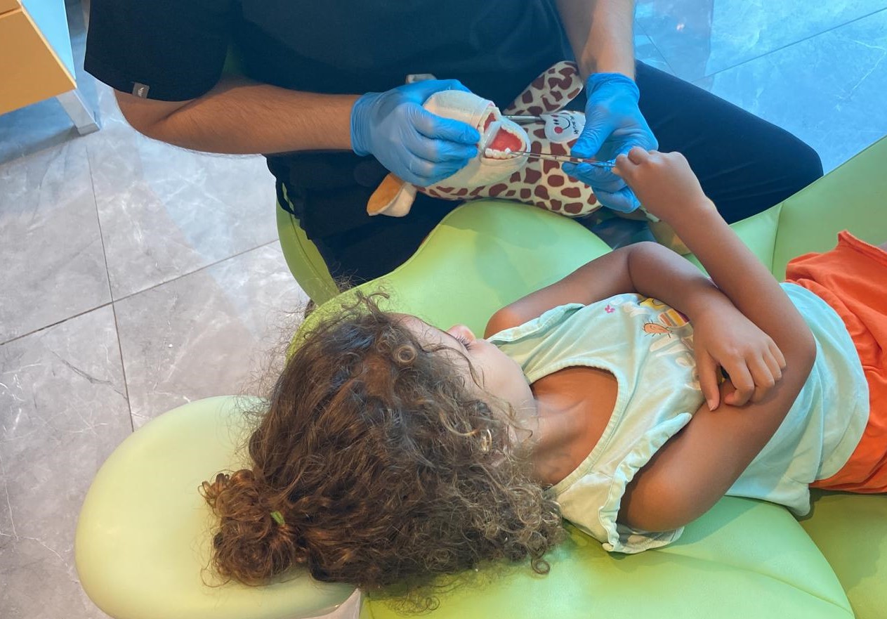 Çocuk Diş Doktoru Altar Ateş'ten Önemli Tavsiyeler