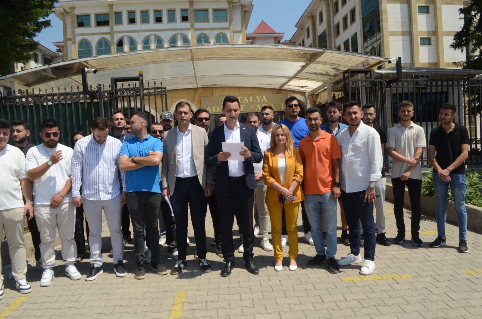 Instagram İçin Chp Gençlik Kollarından Suç Duyurusu