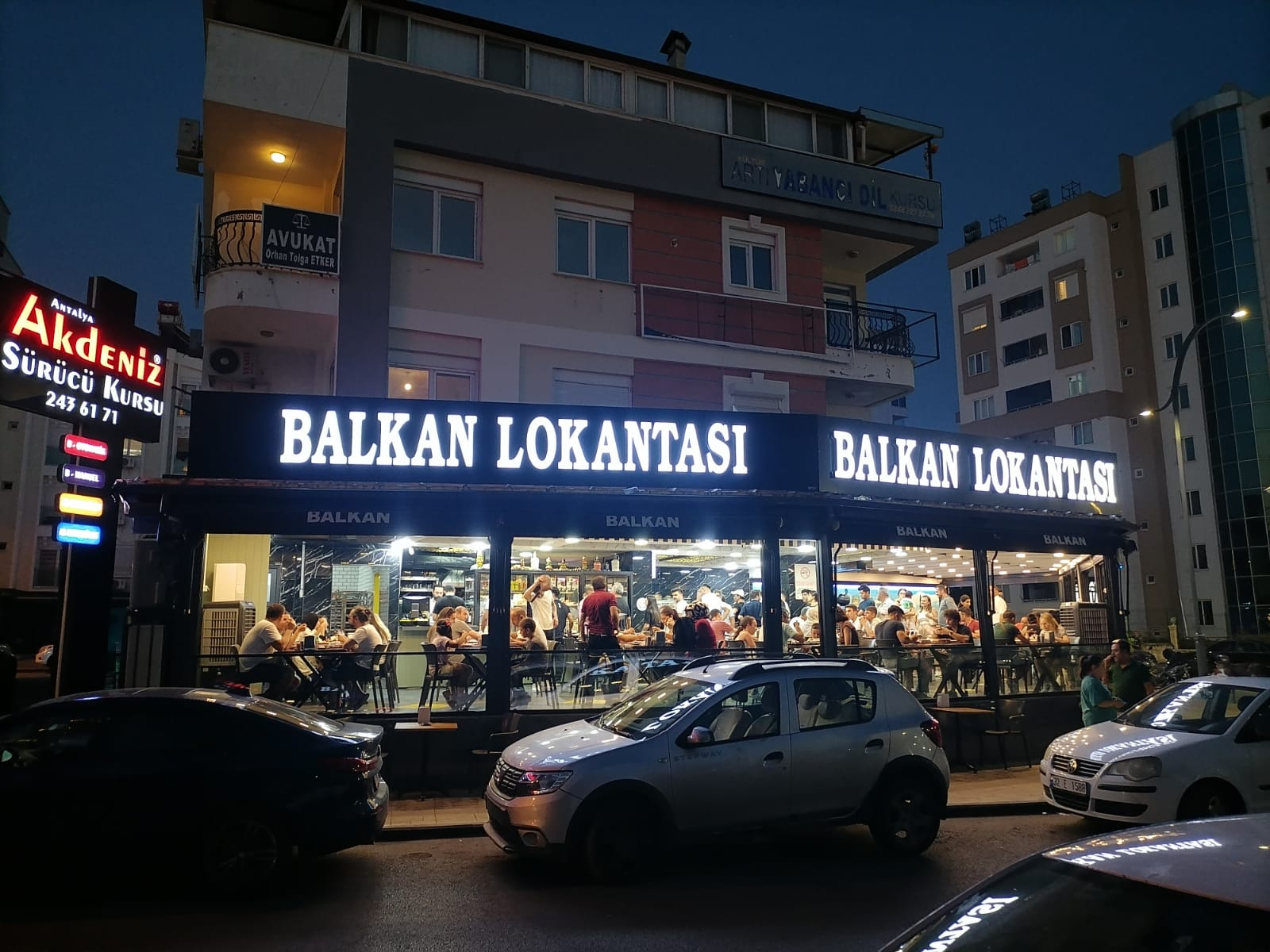 Bu Lokantada Da Sıra Hiç Bitmiyor