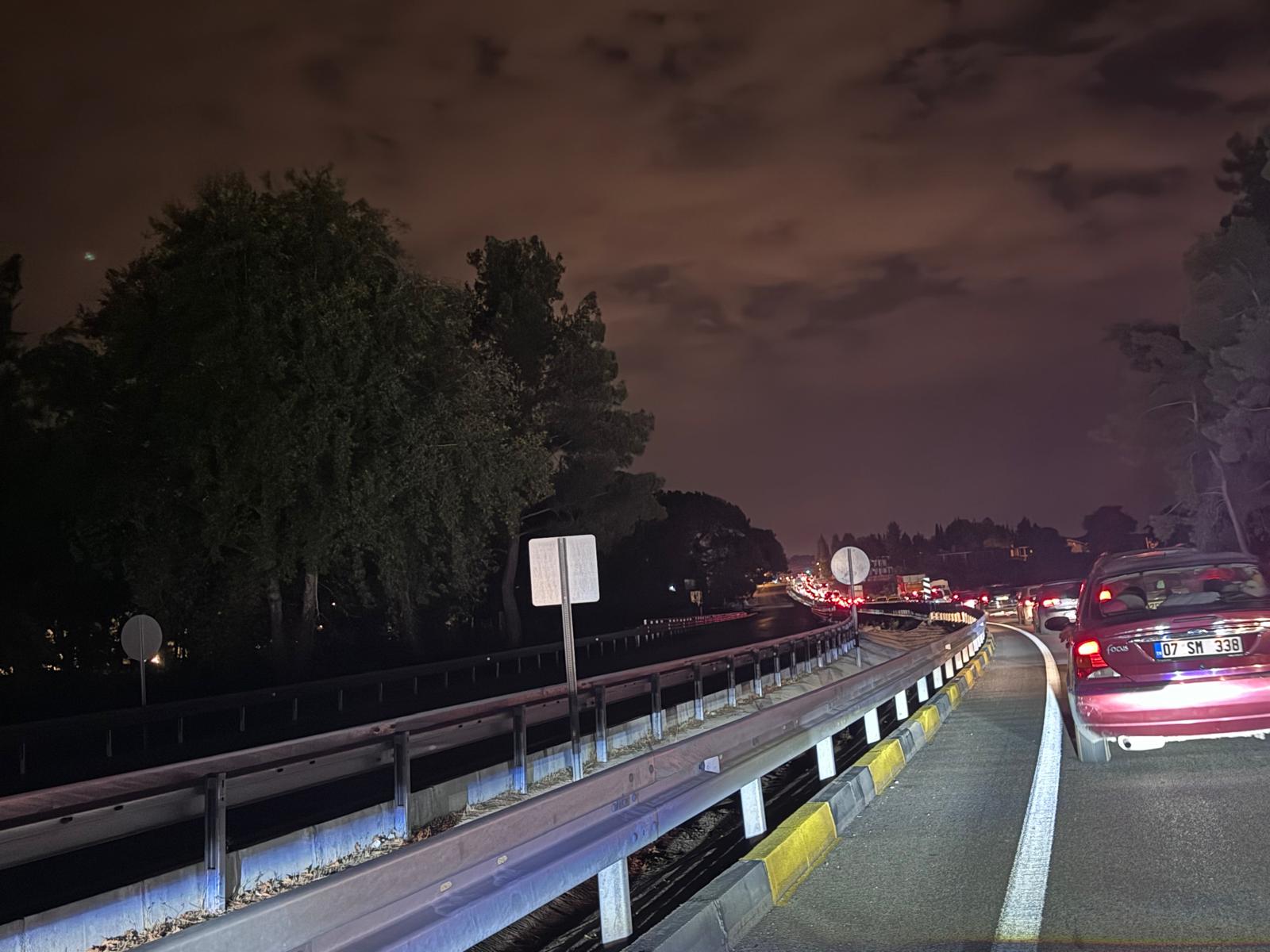 Antalya Girişinde Geç Saatlere Kadar Yoğun Trafik