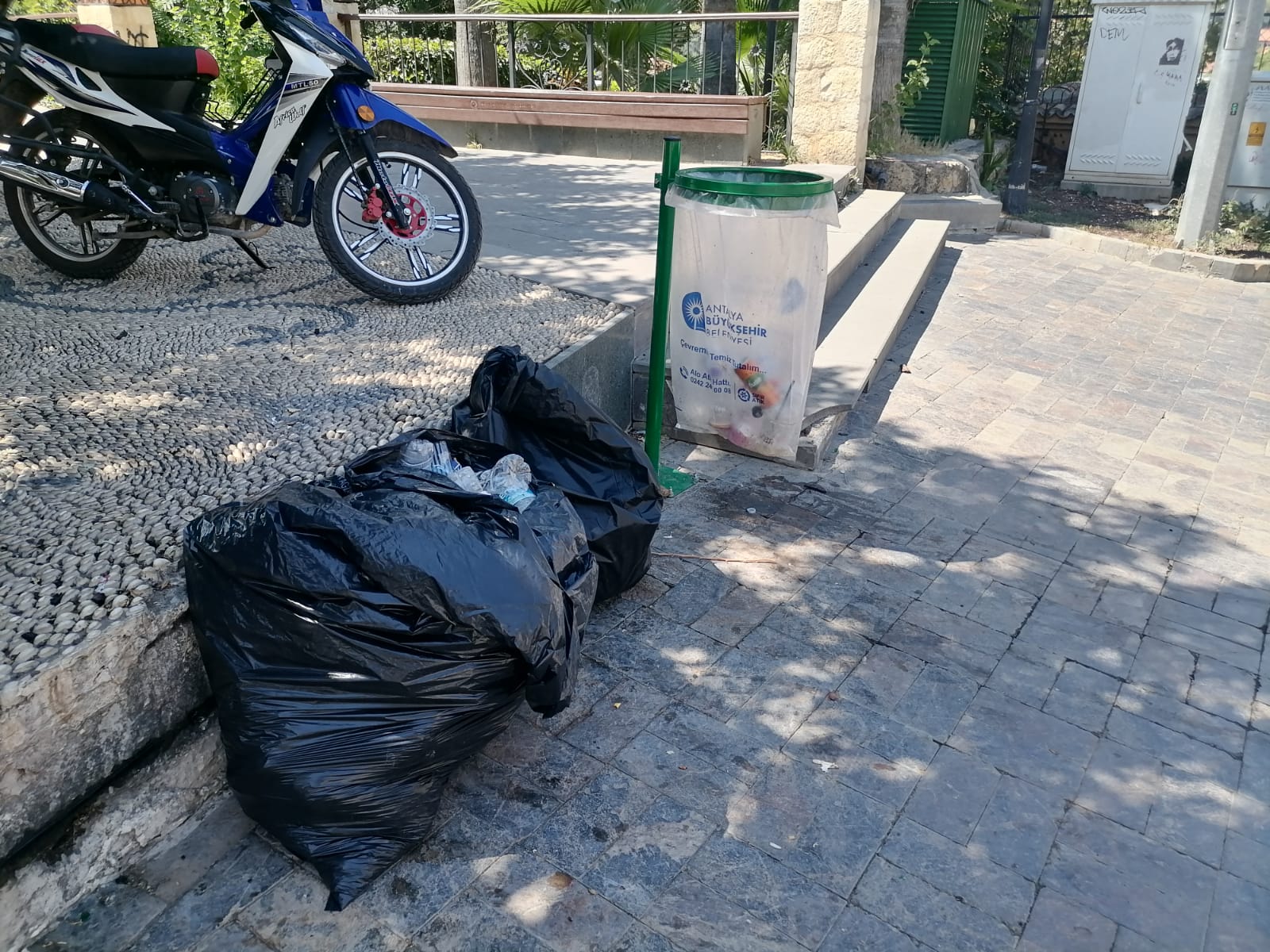 Tarihi Kaleiçi Sokaklarına Bu Görüntü Yakışmıyor
