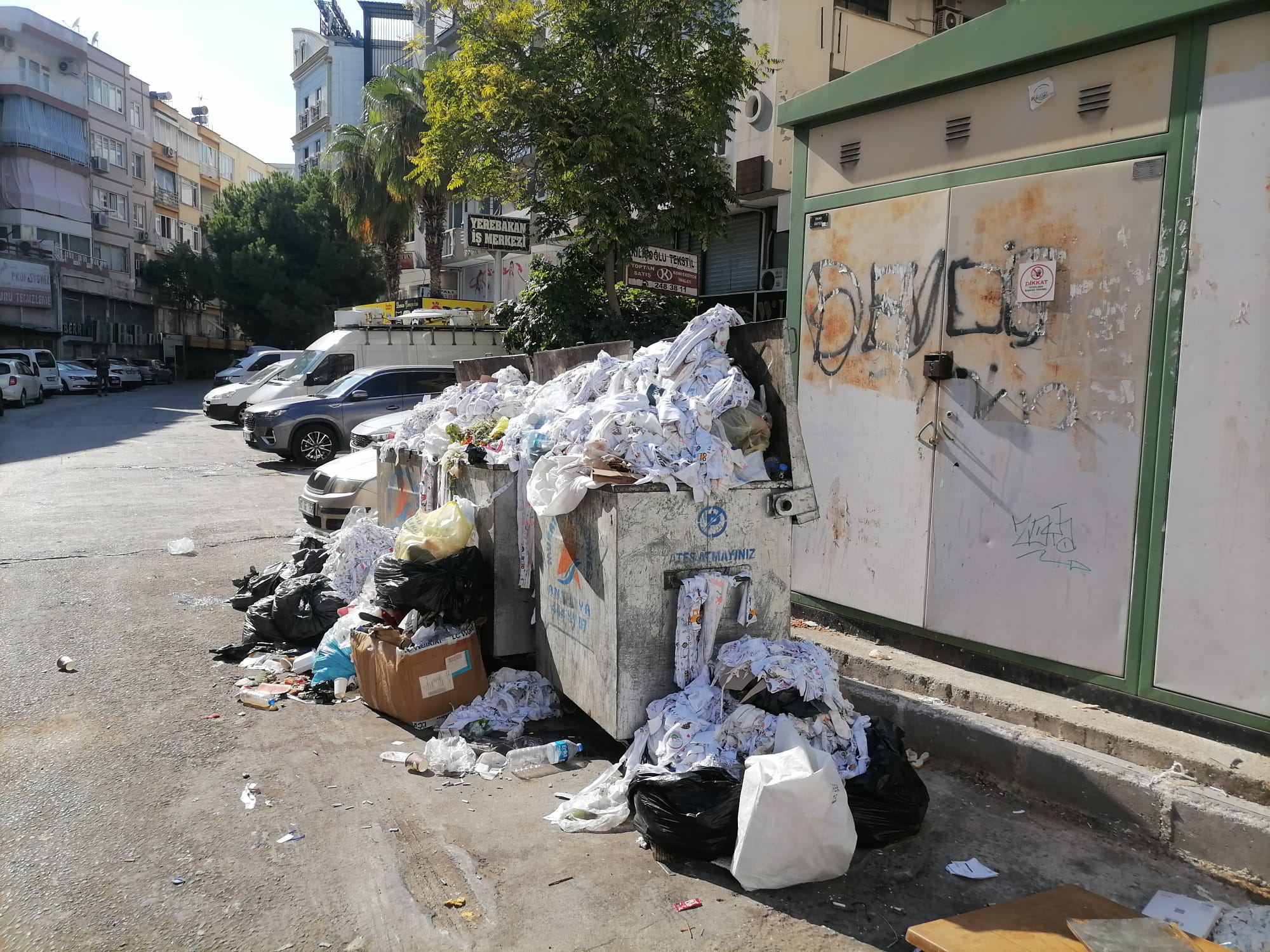 Esnaf Çöp Konteyneri Yetersizliğinden Şikayetçi