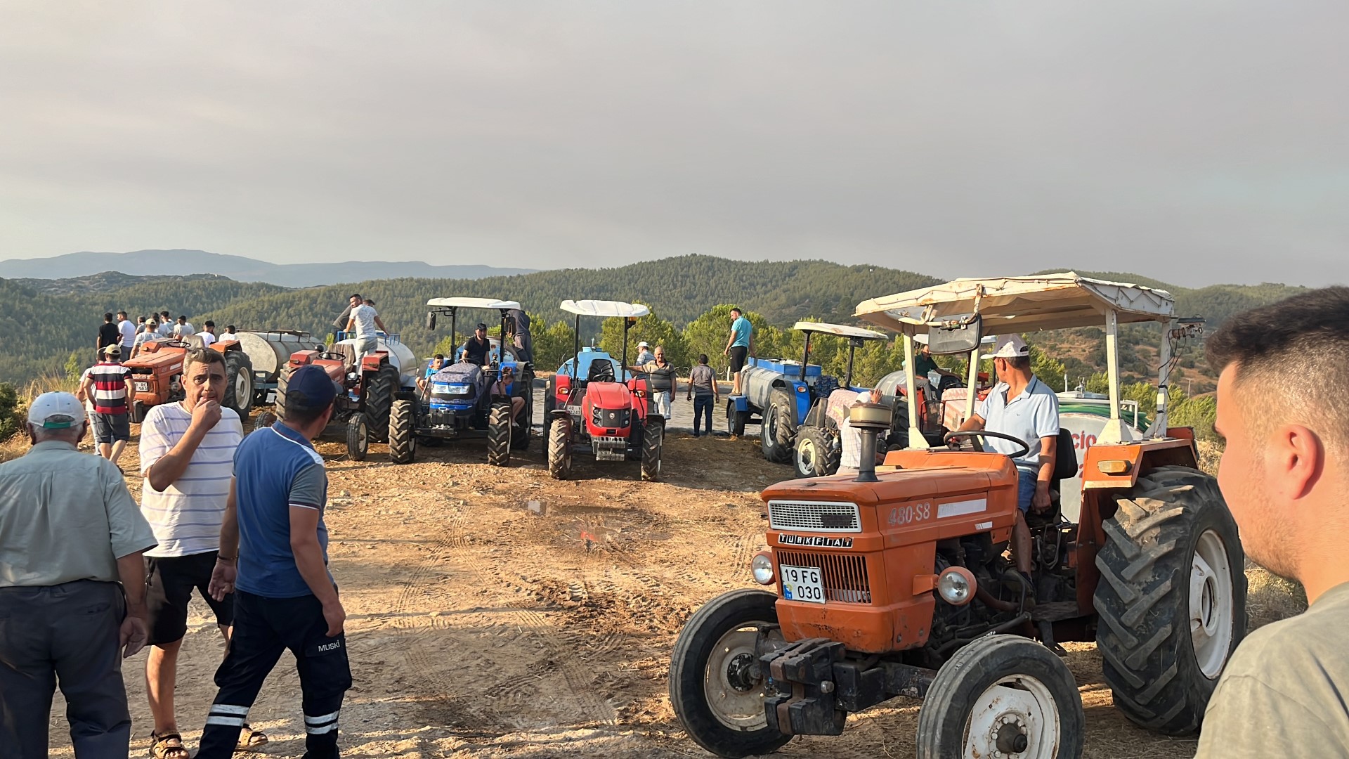 Muğla – Aydın Yolu Trafiğe Kapatıldı! Köylüler Seferber Oldu  