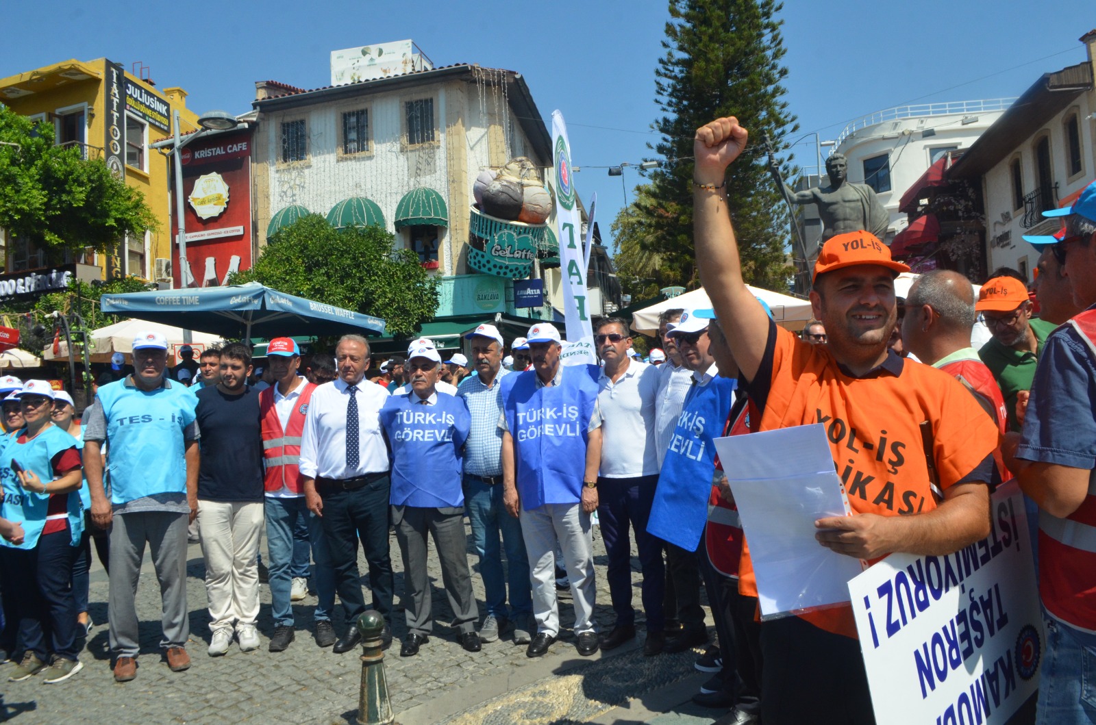  Türk-İş'den 81 İl'de Ortak Basın Açıklaması: "Vergide Adalet"
