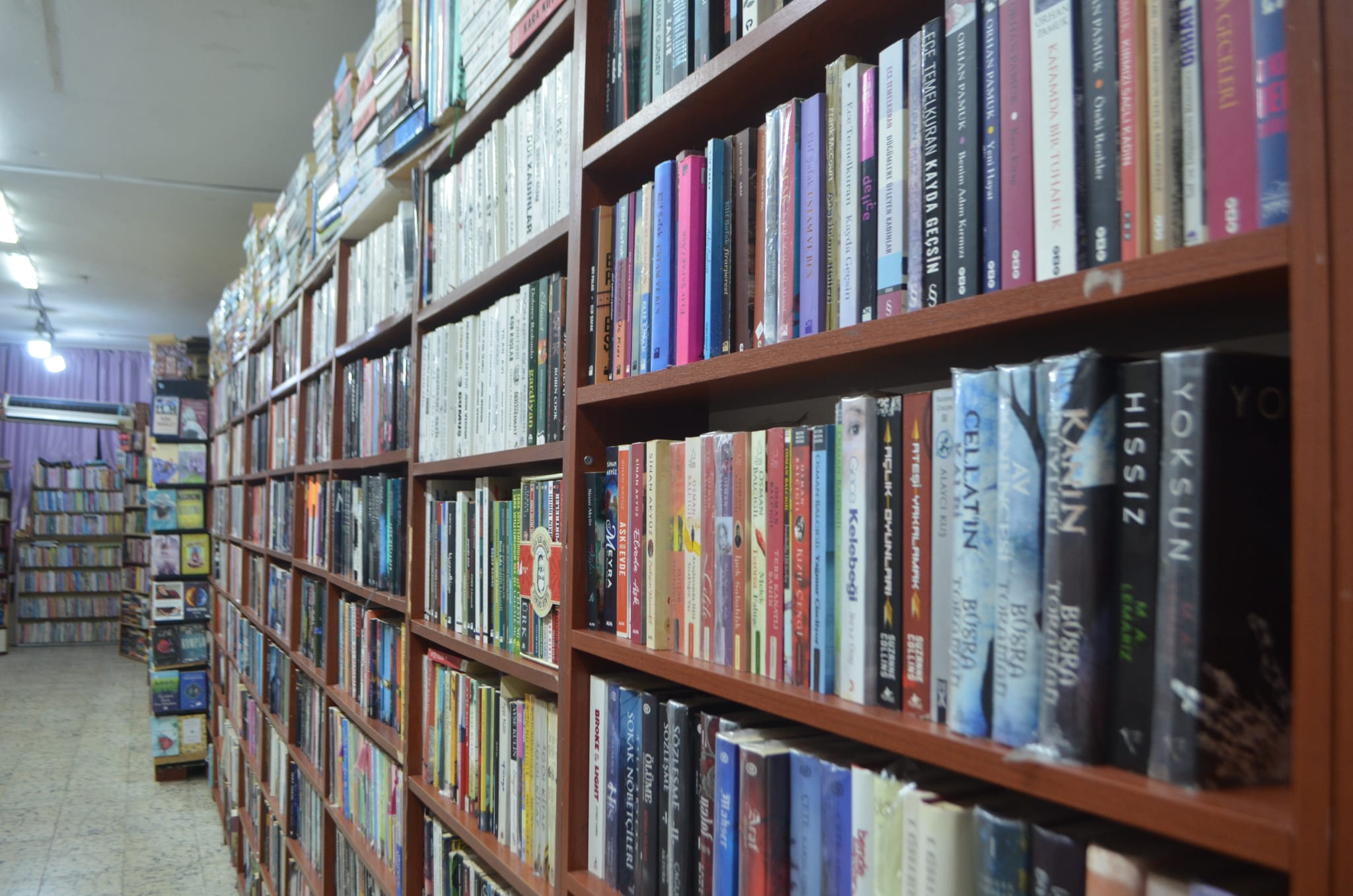Birbirinizin Canını Okuyacağınıza Kitap Okuyun