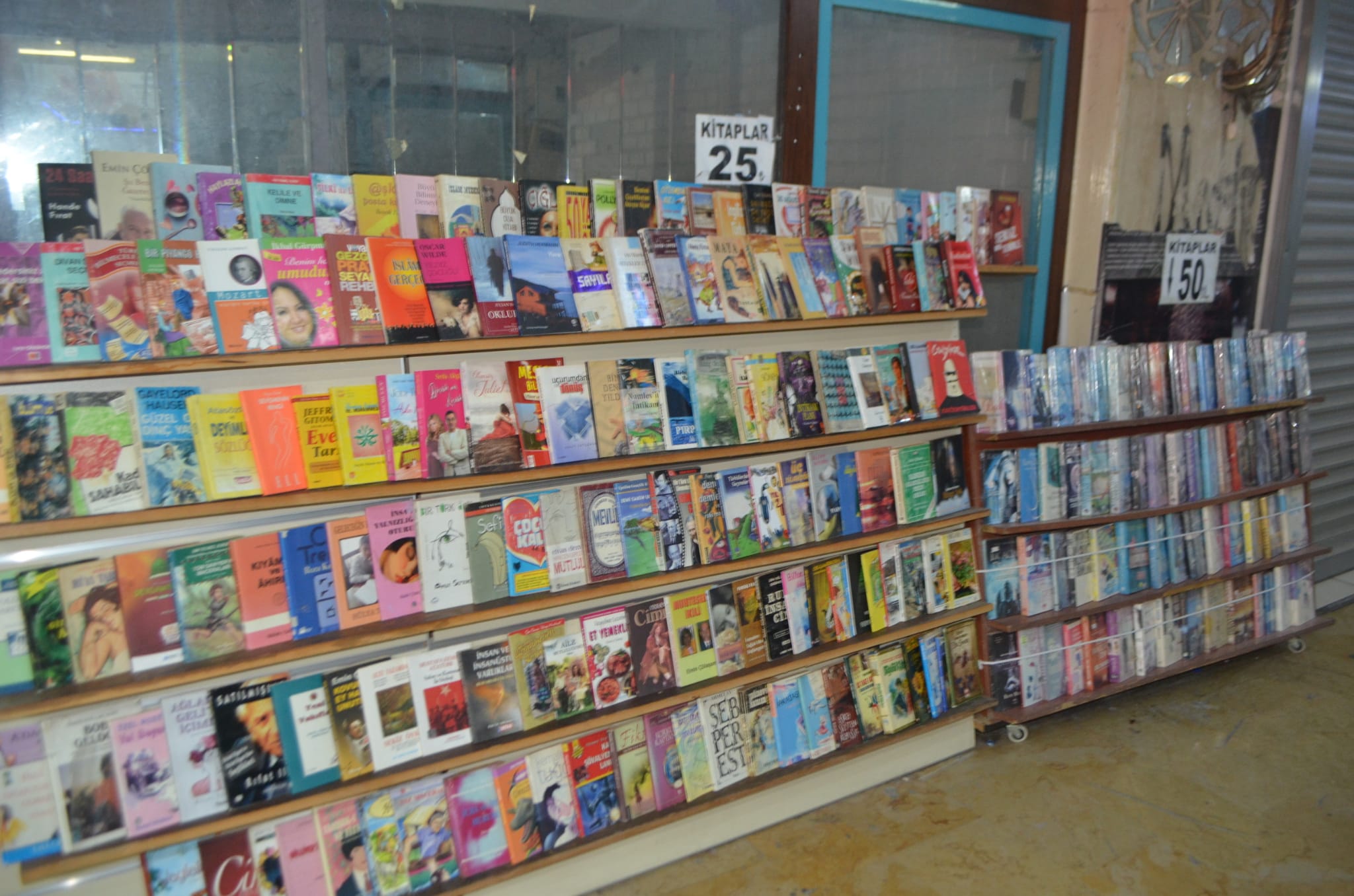 Birbirinizin Canını Okuyacağınıza Kitap Okuyun