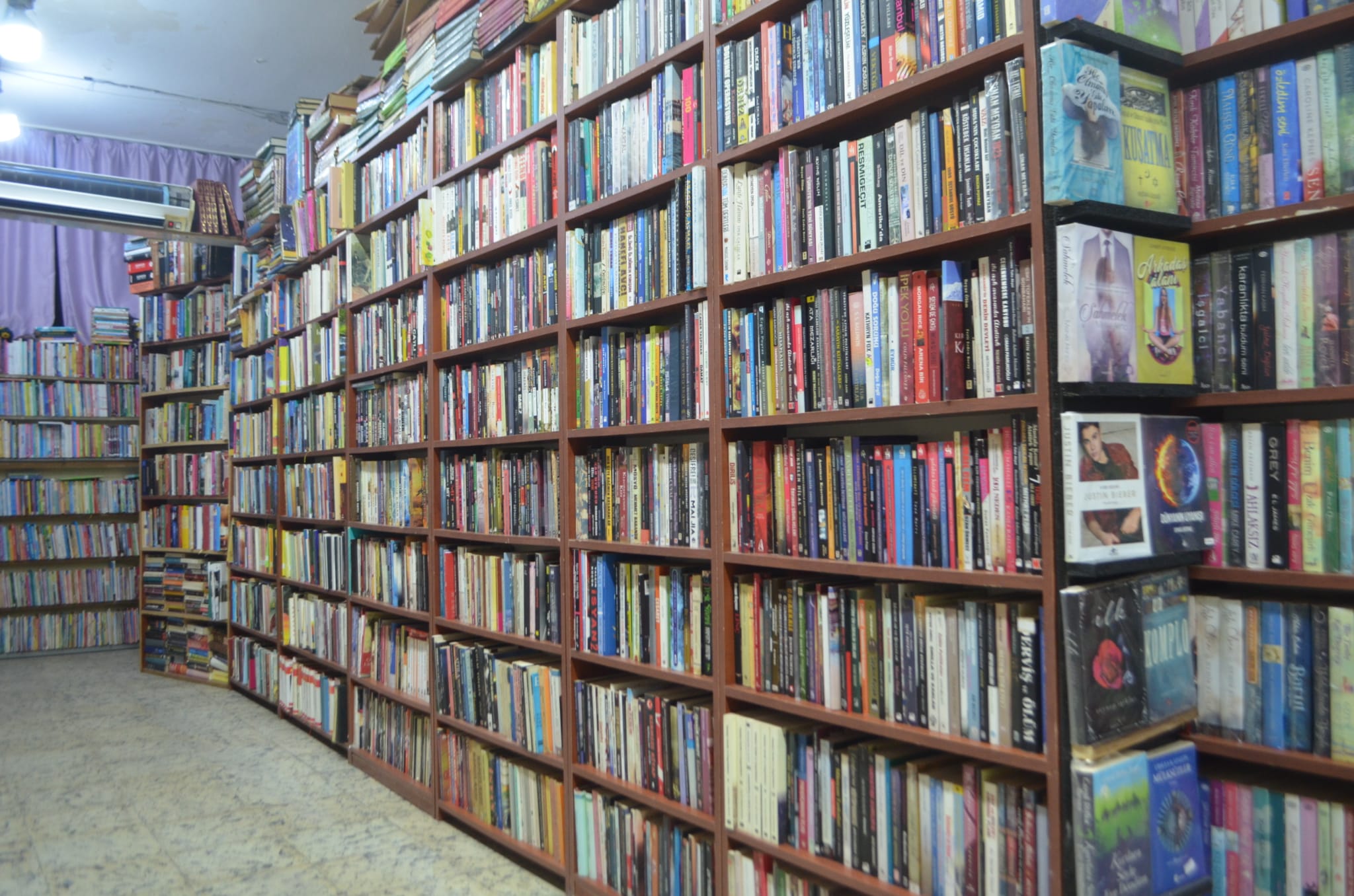 Birbirinizin Canını Okuyacağınıza Kitap Okuyun