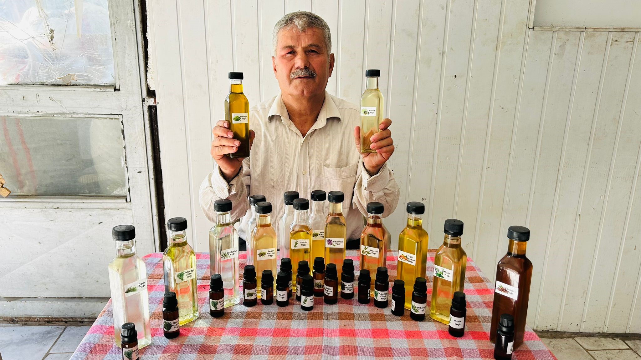 Kekik yağı çıkarma ile başladı, bugün ise 35 çeşit bitkiden yağ çıkarıyor