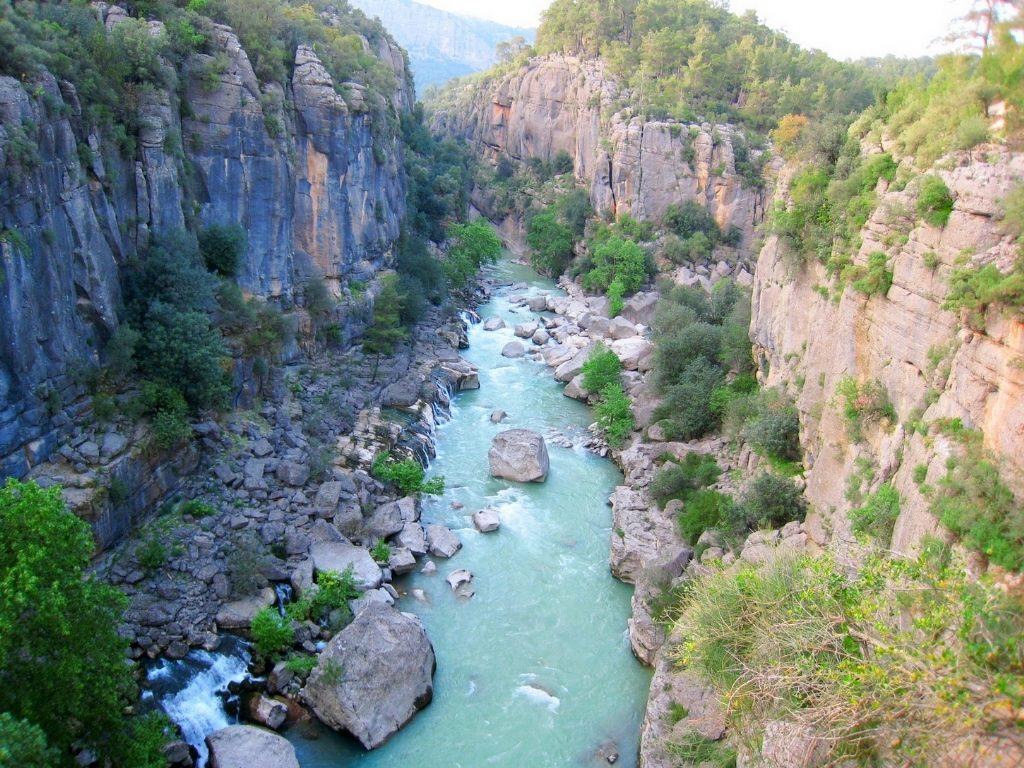 Sıcaklardan Kaçış: Antalya’da Serin Bir Gün İçin Köprülü Kanyon