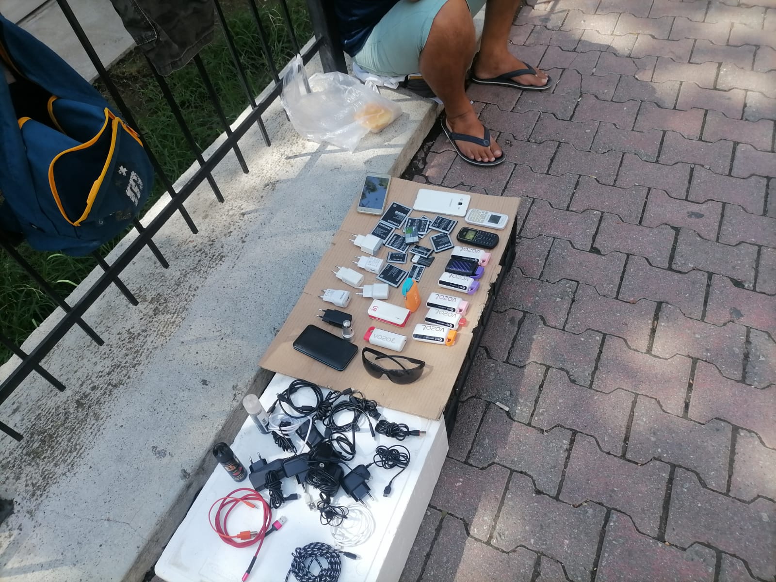Cami Duvarı Antika Müzesine Dönmüş Durumda