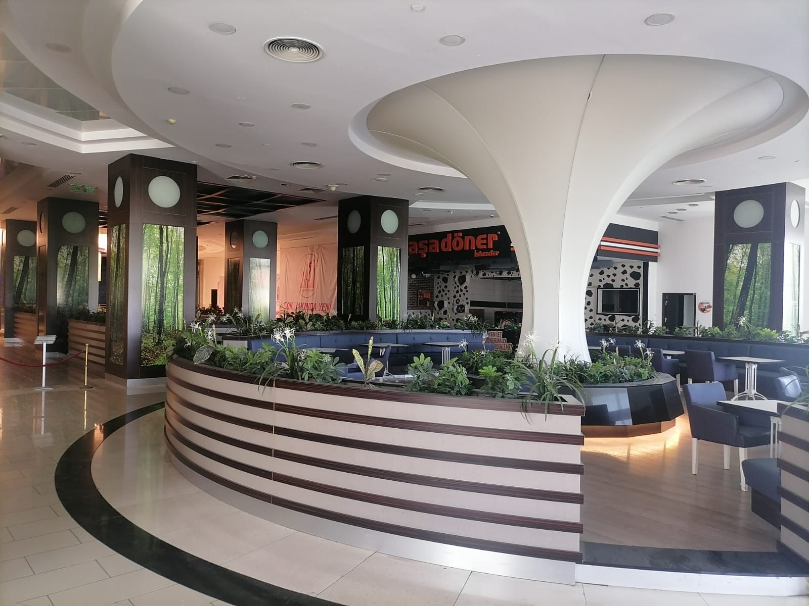 Antalya’da Bu Alışveriş Merkezi Şimdilerde Boş Kaldı