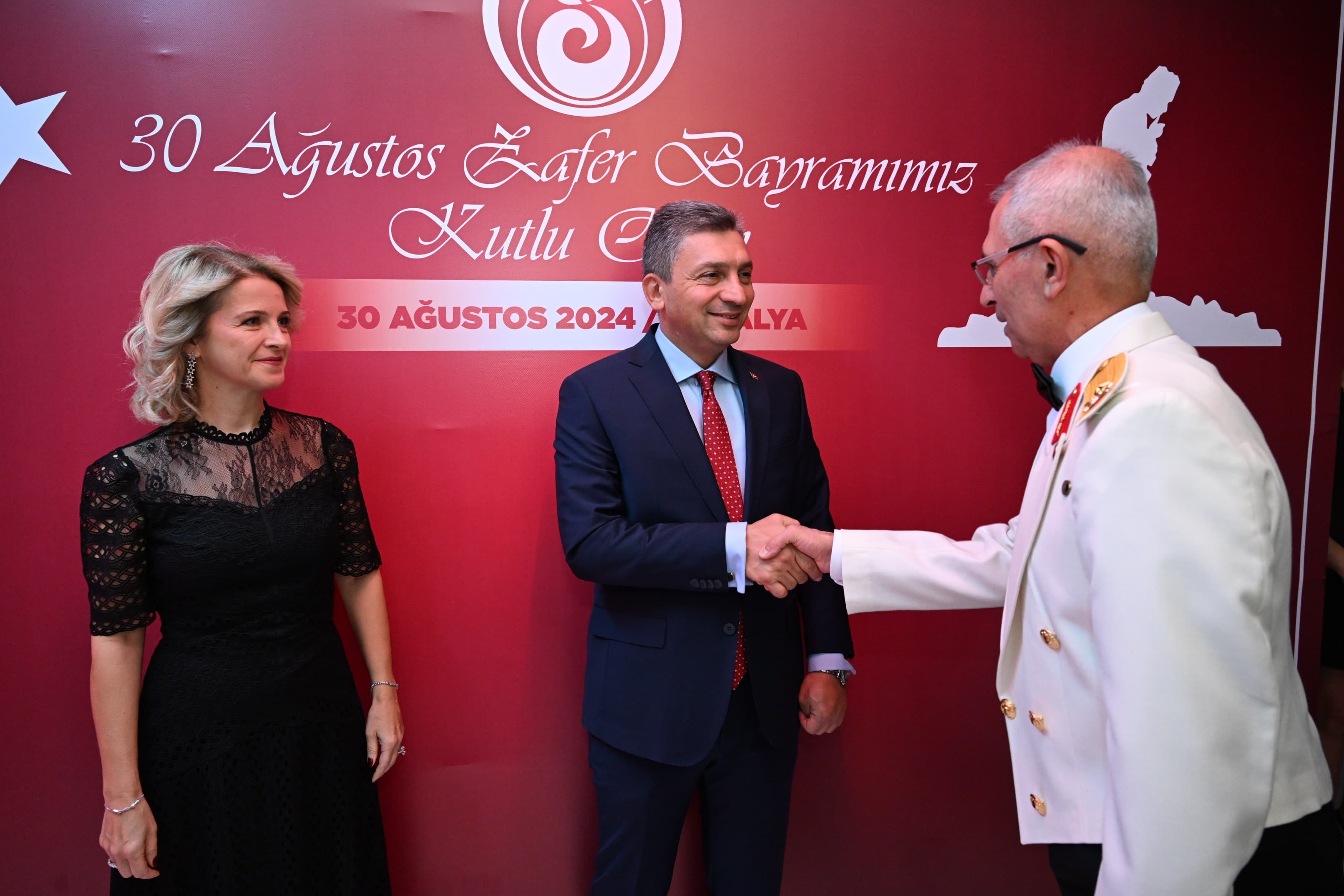 Antalya Valiliğinden Zafer Bayramı Resepsiyonu