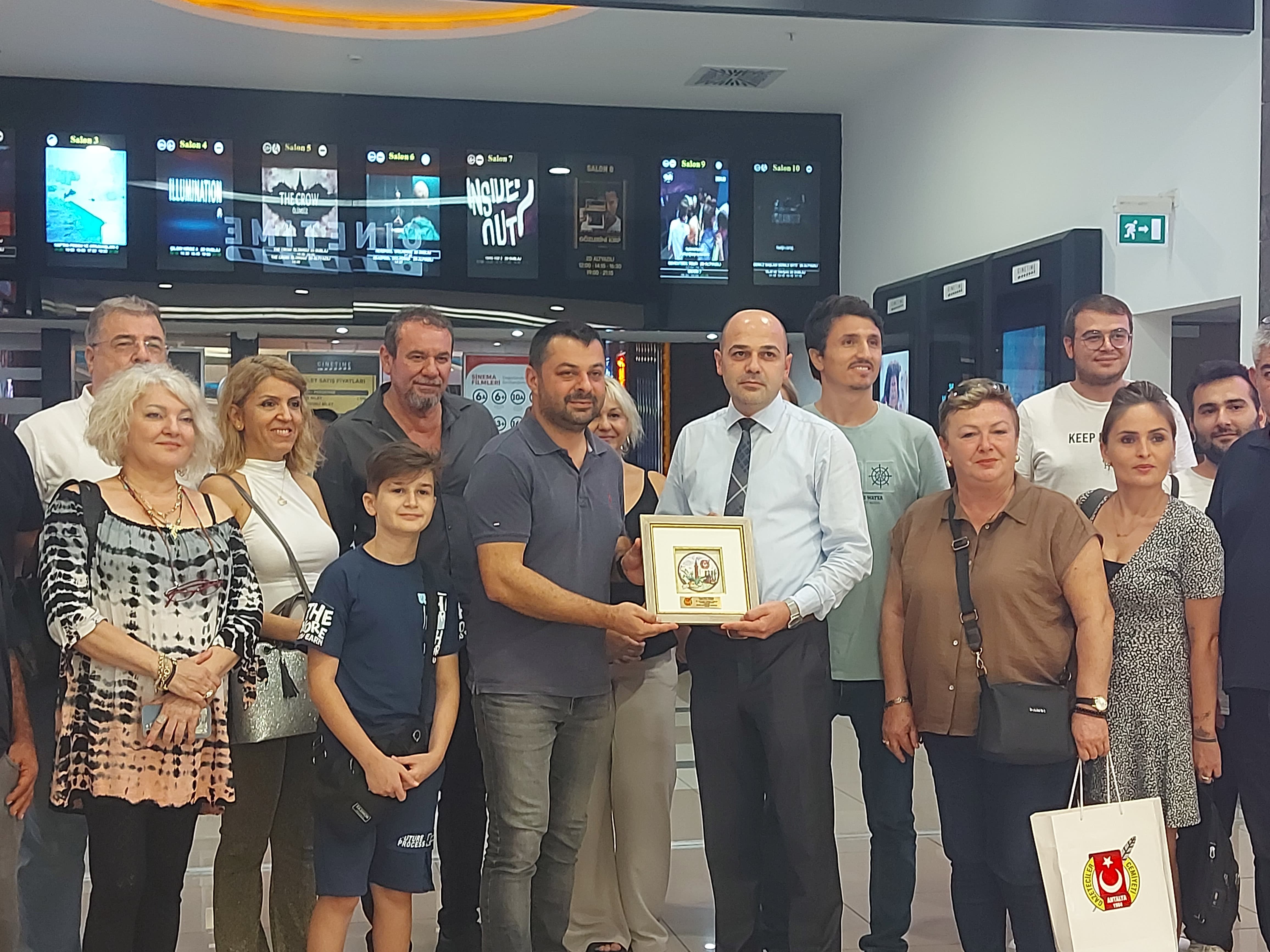 Antalya Gazeteciler Cemiyeti Üyelerinden Sinema Keyfi