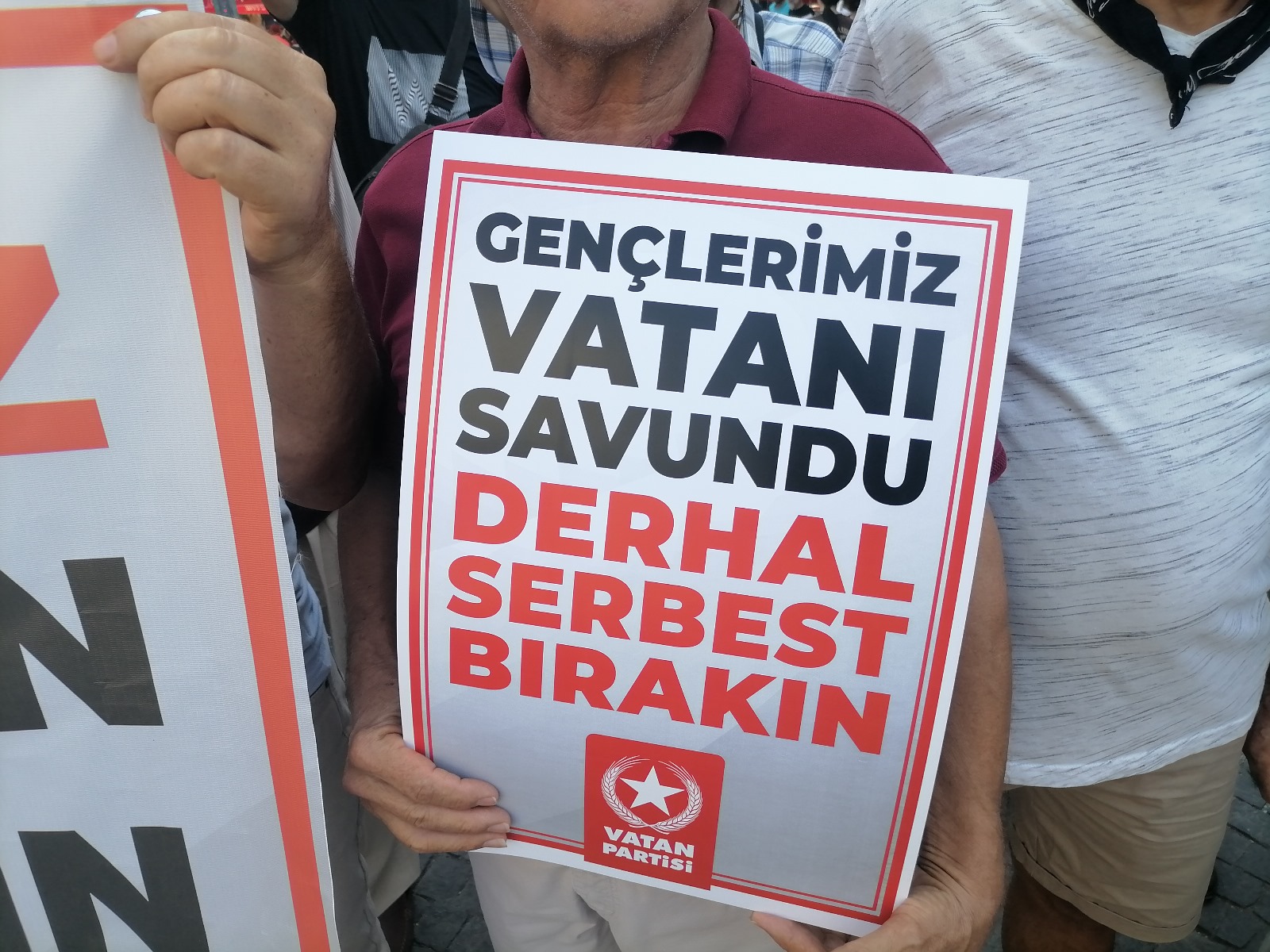 Vatan Partisi Antalya İl Başkanlığı’ndan “Gençlerimizi Bırakın” Açıklaması