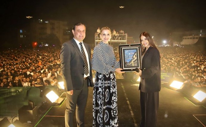 Elmalı’da Simge Sağın’dan Muhteşem Bir Konser!