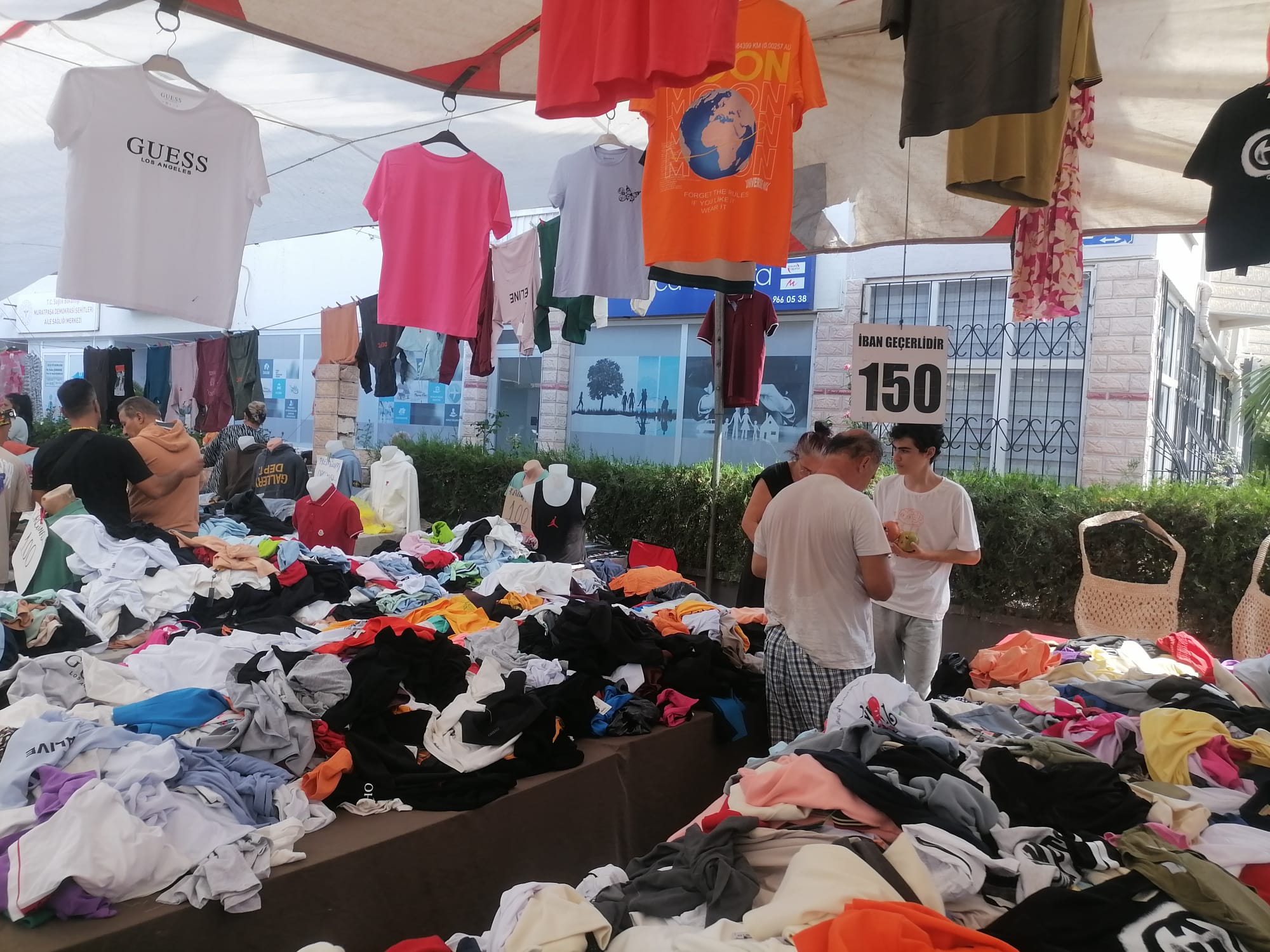 Cumartesi’nin en yoğun pazarı