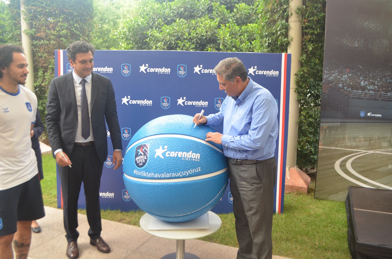 Corendon, Anadolu Efes ile sponsorluğunu yeniledi