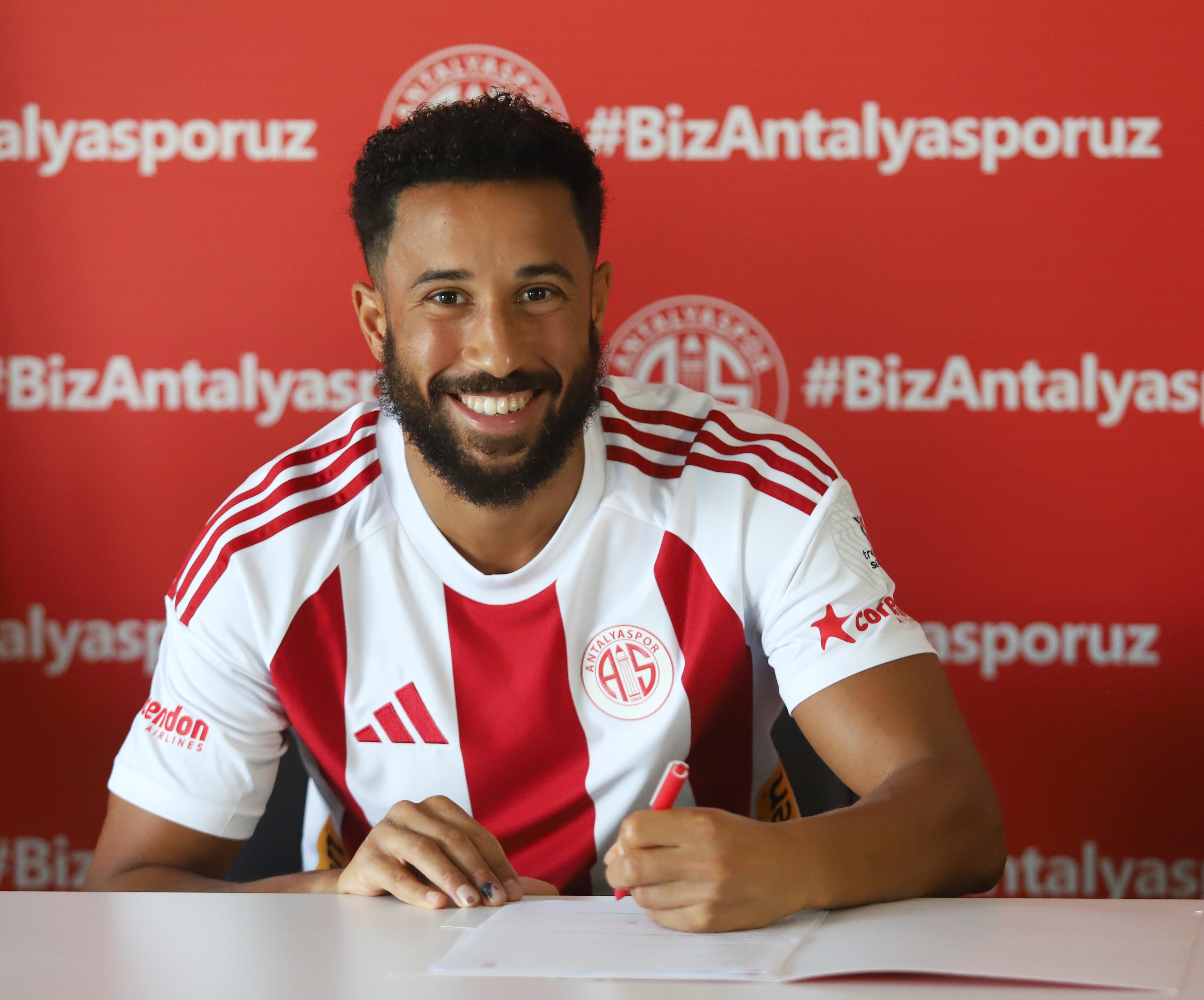 Antalyaspor'da Andros Townsend Resmi İmzayı Attı