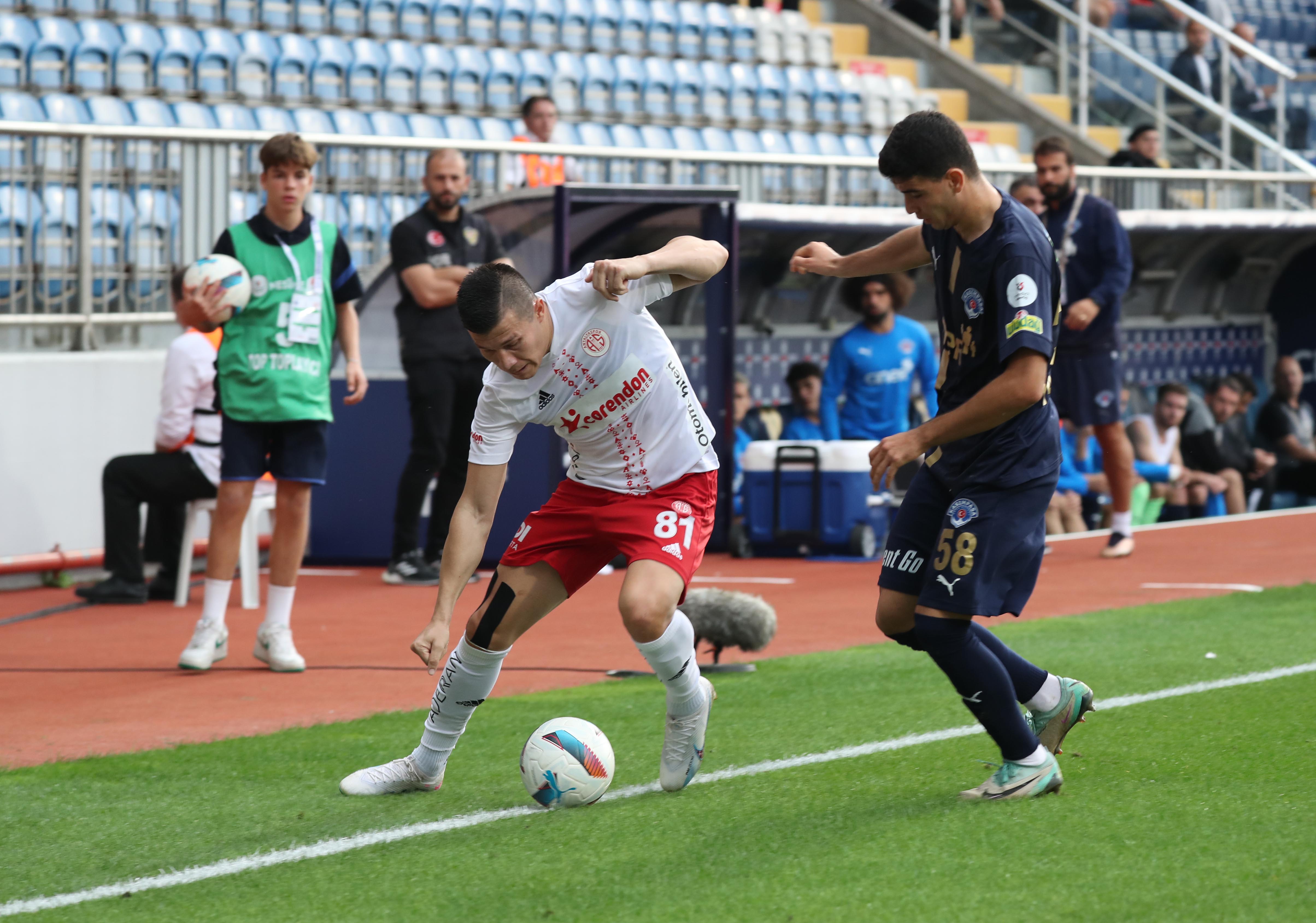 Antalyaspor, Kasımpaşa'dan 1 puanı aldı    