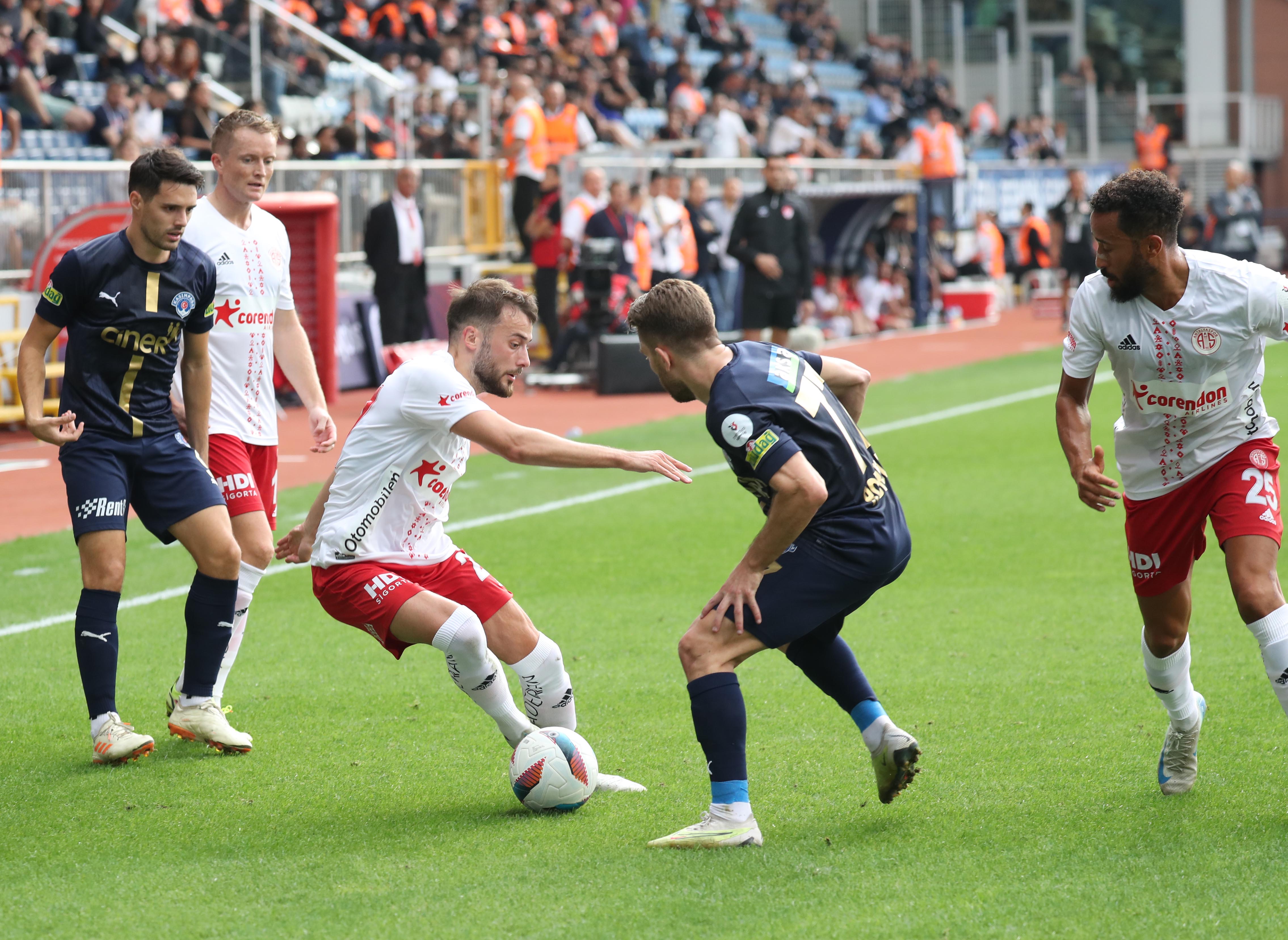 Antalyaspor, Kasımpaşa'dan 1 puanı aldı    