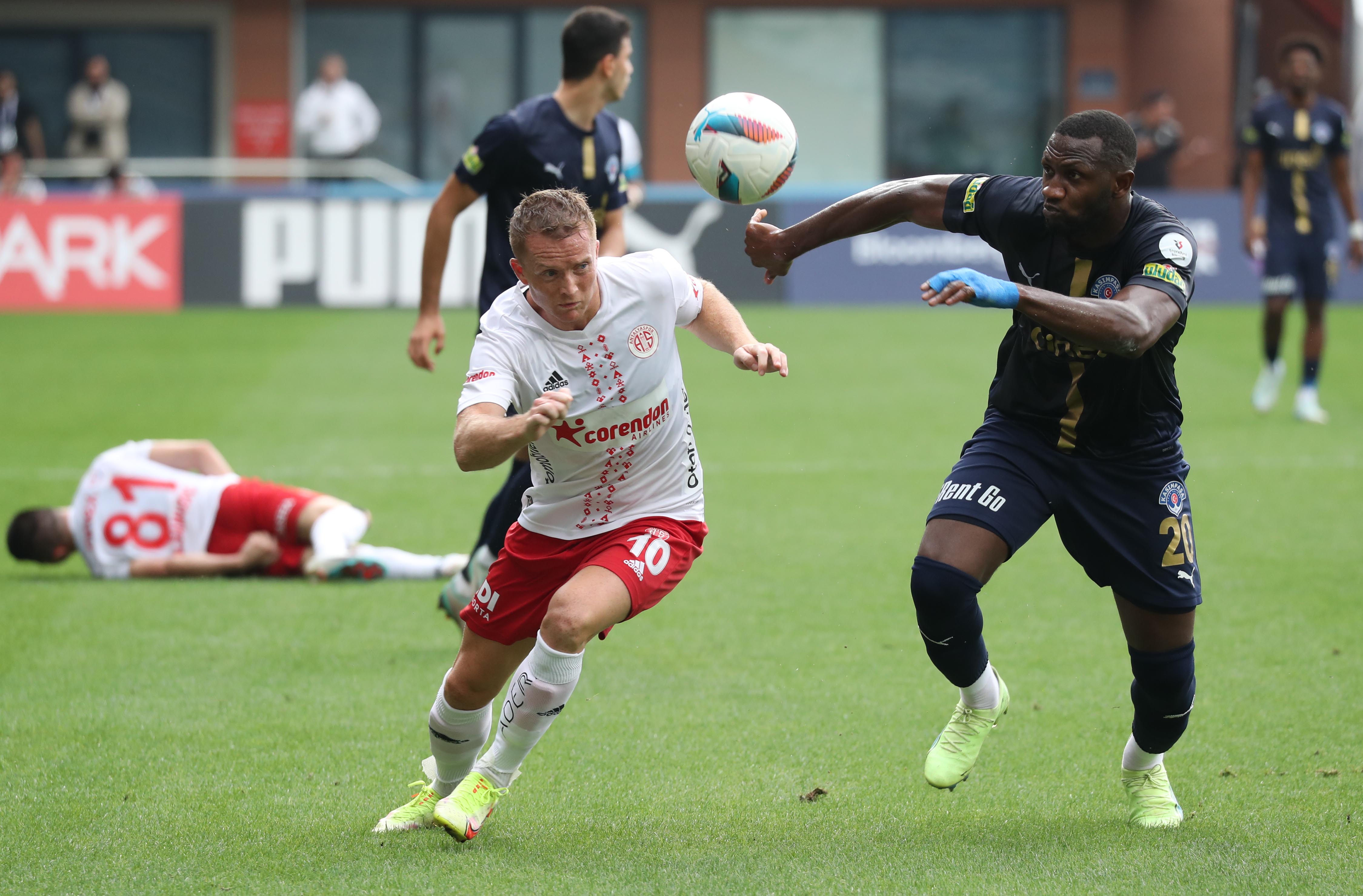 Antalyaspor, Kasımpaşa'dan 1 puanı aldı    