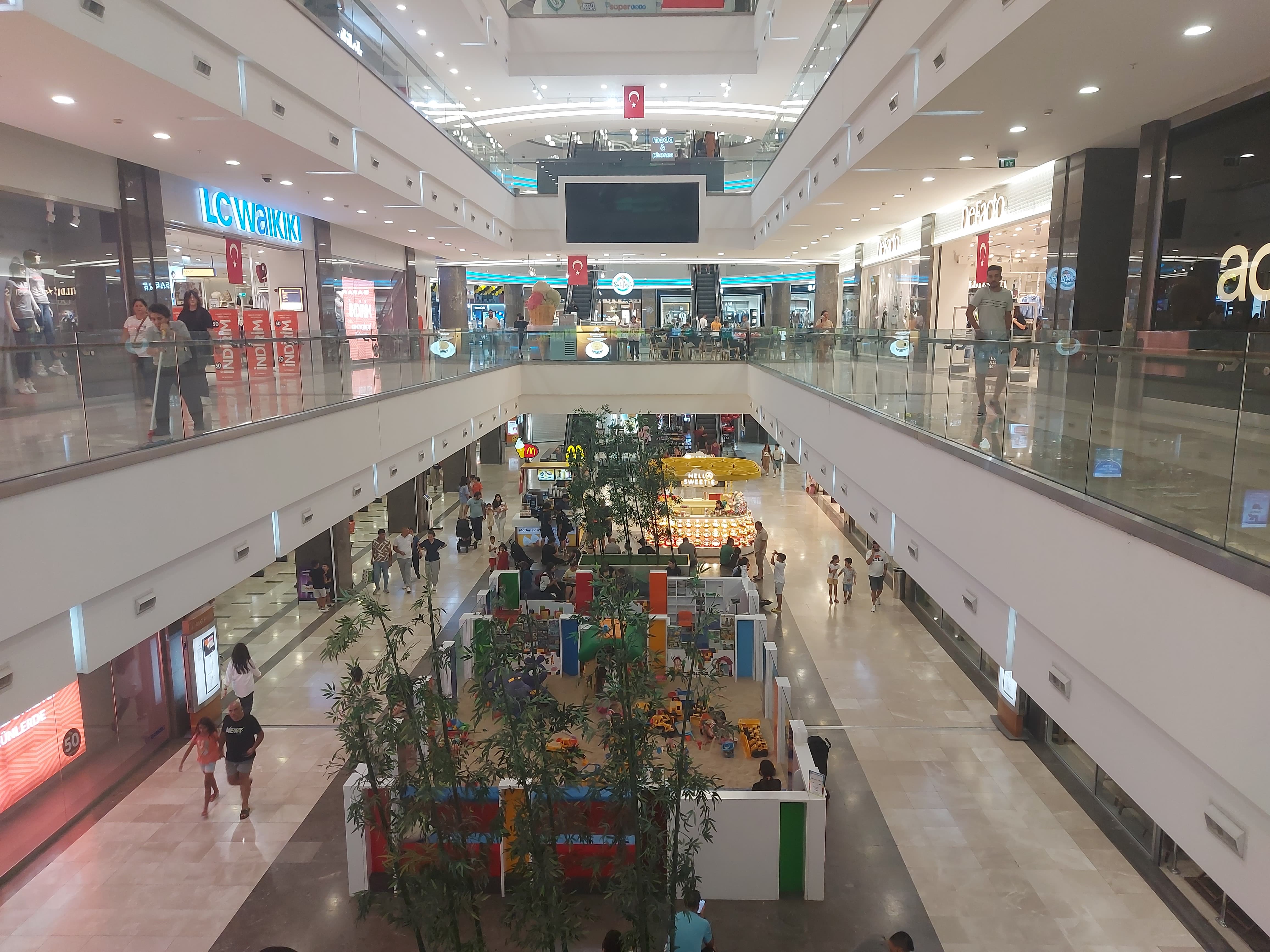 ÖzdilekPark Antalya'da Alışveriş ve Eğlence Bir Arada