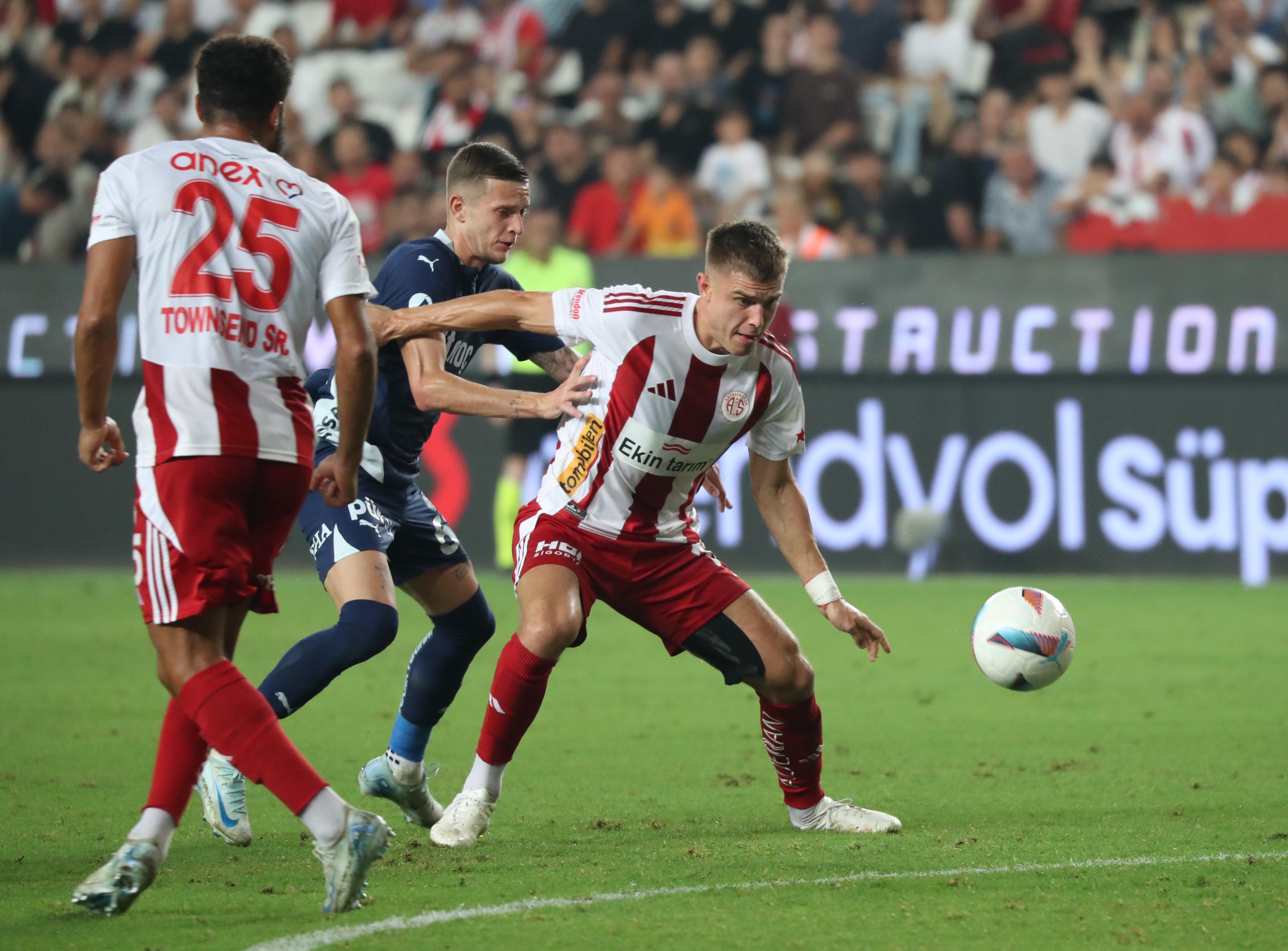 Antalyaspor İkinci Yarı Yıkıldı! Antalyaspor:0 Fenerbahçe:2   
