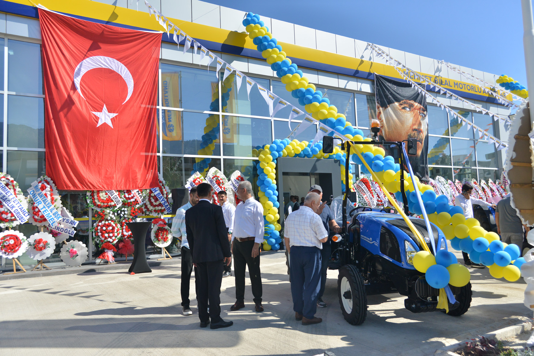 Bilal’den Finike’ye Yeni Yatırım! New Holland 3S Plaza Açıldı
