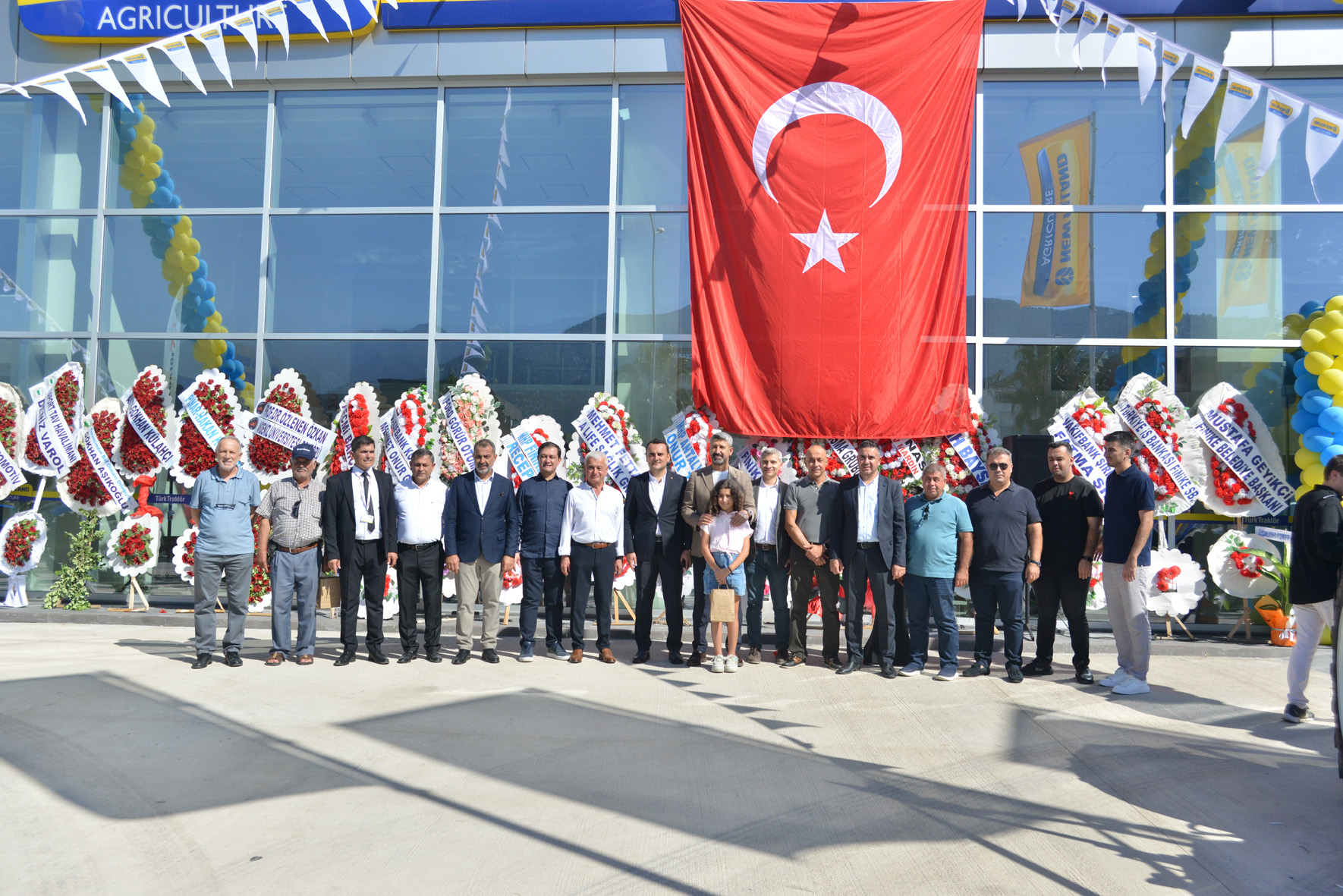 Bilal’den Finike’ye Yeni Yatırım! New Holland 3S Plaza Açıldı
