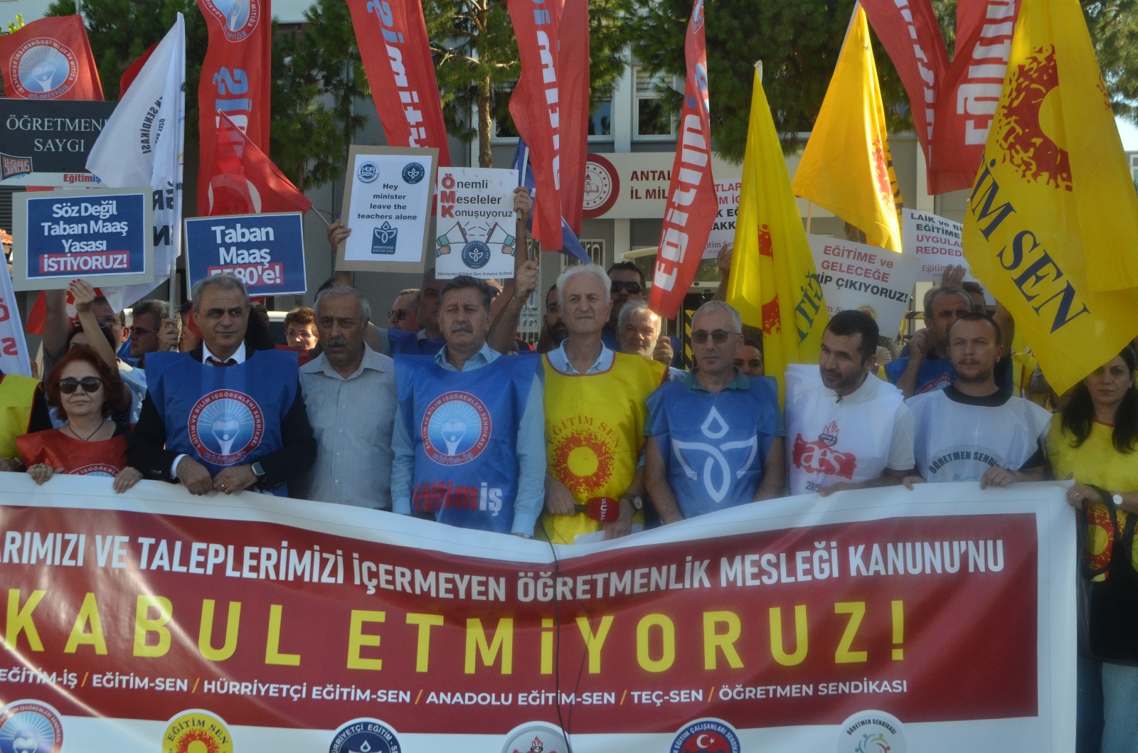Adil ve Kapsayıcı Bir Meslek Kanunu İçin Eğitimciler Sokağa İndi