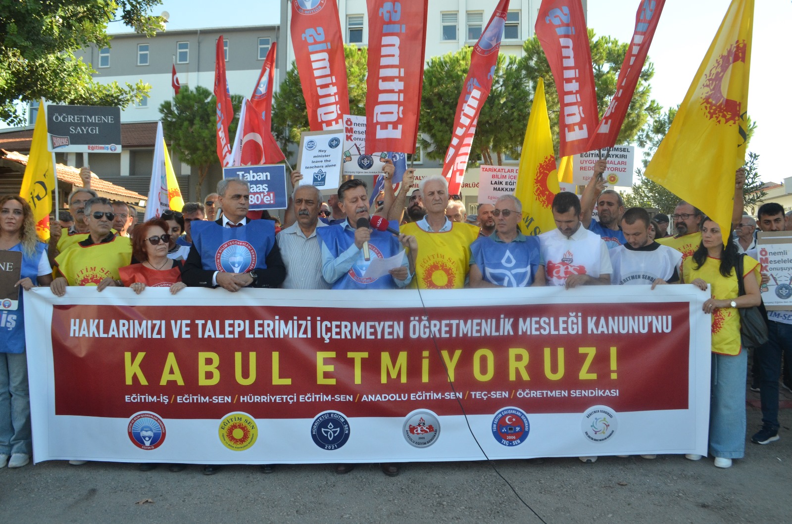 Adil ve Kapsayıcı Bir Meslek Kanunu İçin Eğitimciler Sokağa İndi