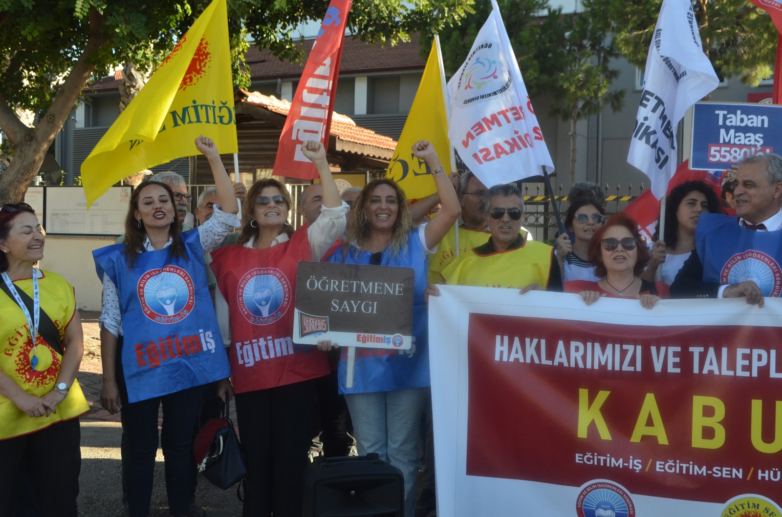 Adil ve Kapsayıcı Bir Meslek Kanunu İçin Eğitimciler Sokağa İndi