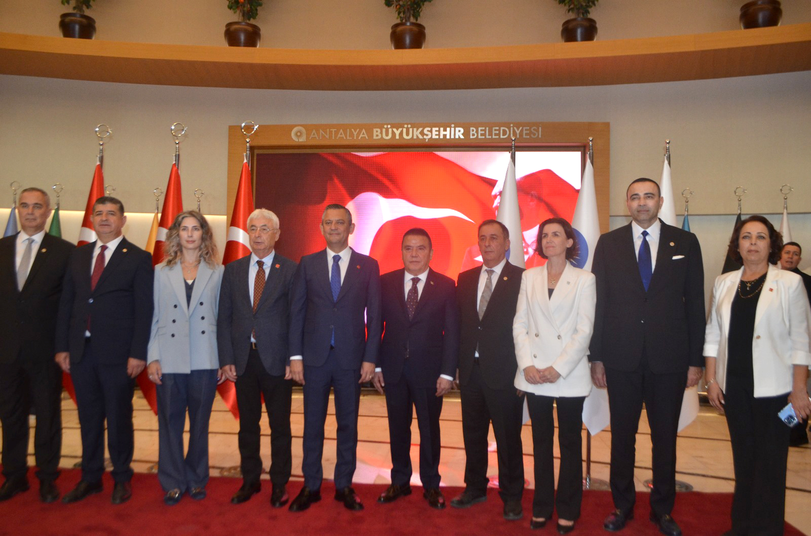 CHP Genel Başkanı Özel, Antalya'da