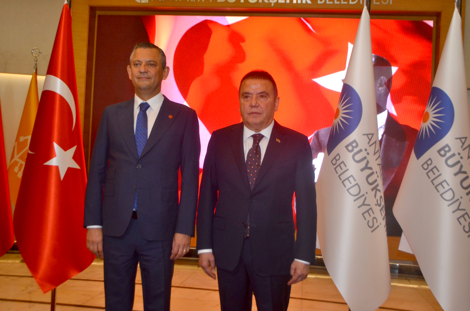 CHP Genel Başkanı Özel, Antalya'da